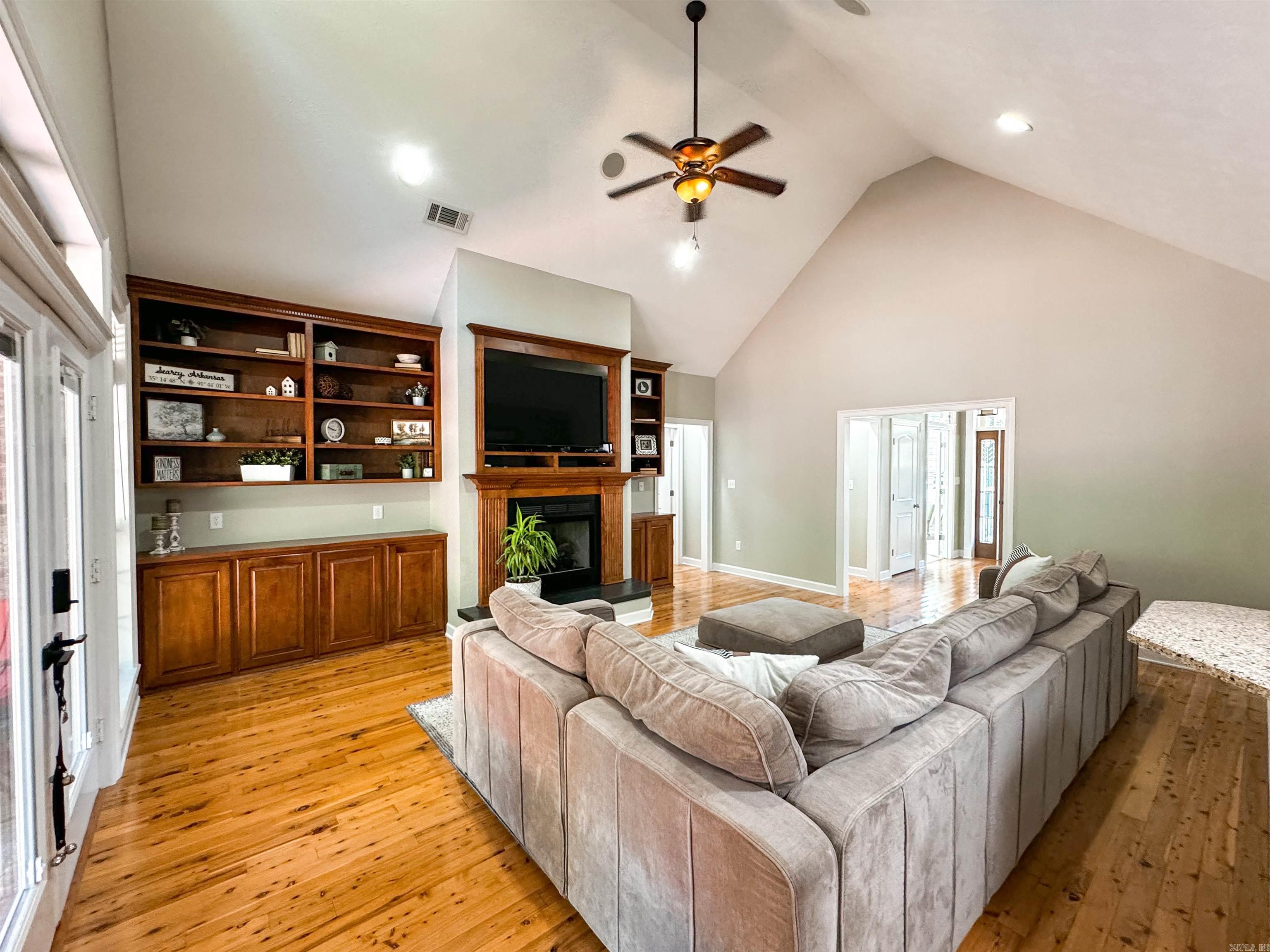 SOUTHERN HILLS EST - Residential