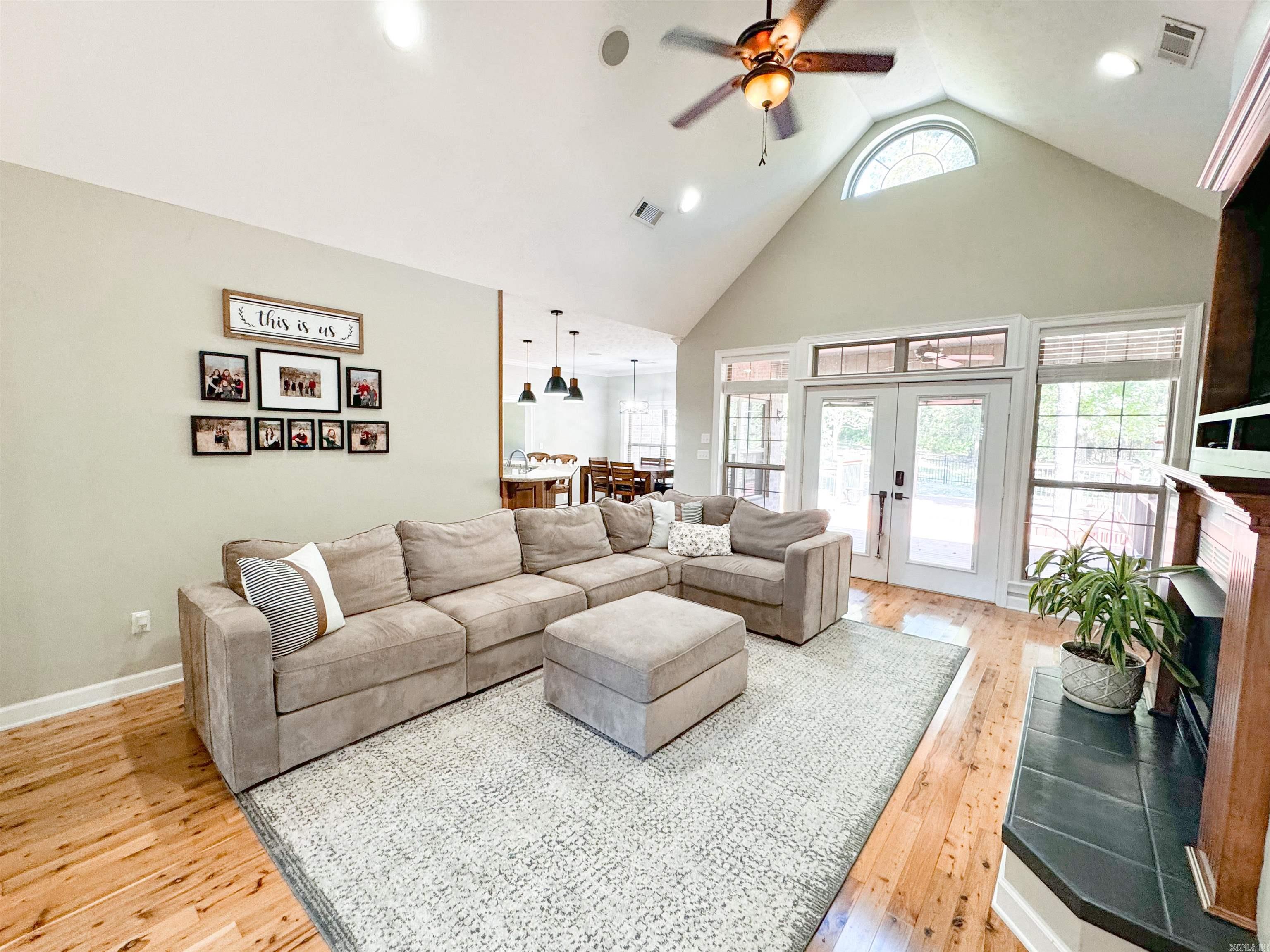 SOUTHERN HILLS EST - Residential