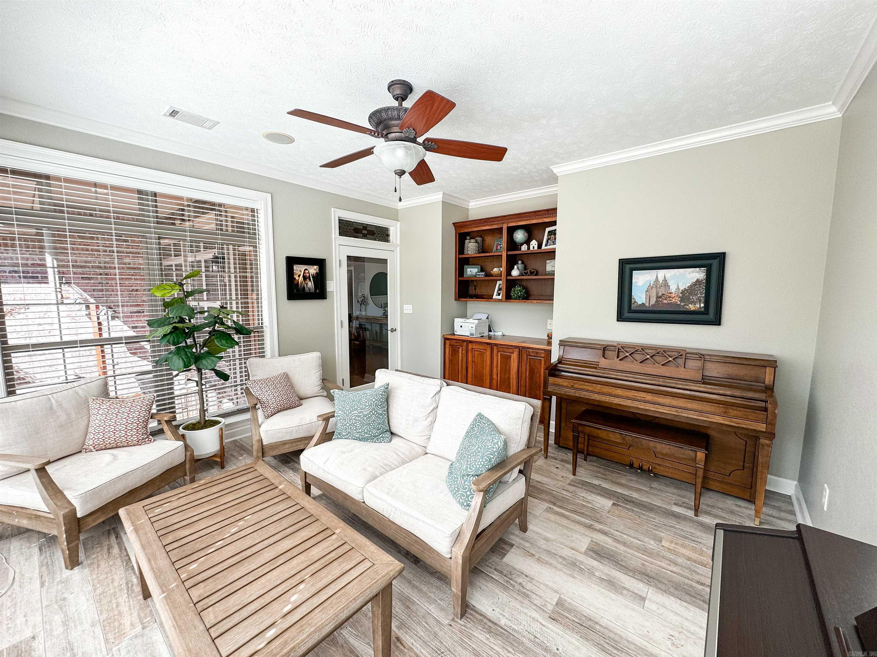 SOUTHERN HILLS EST - Residential