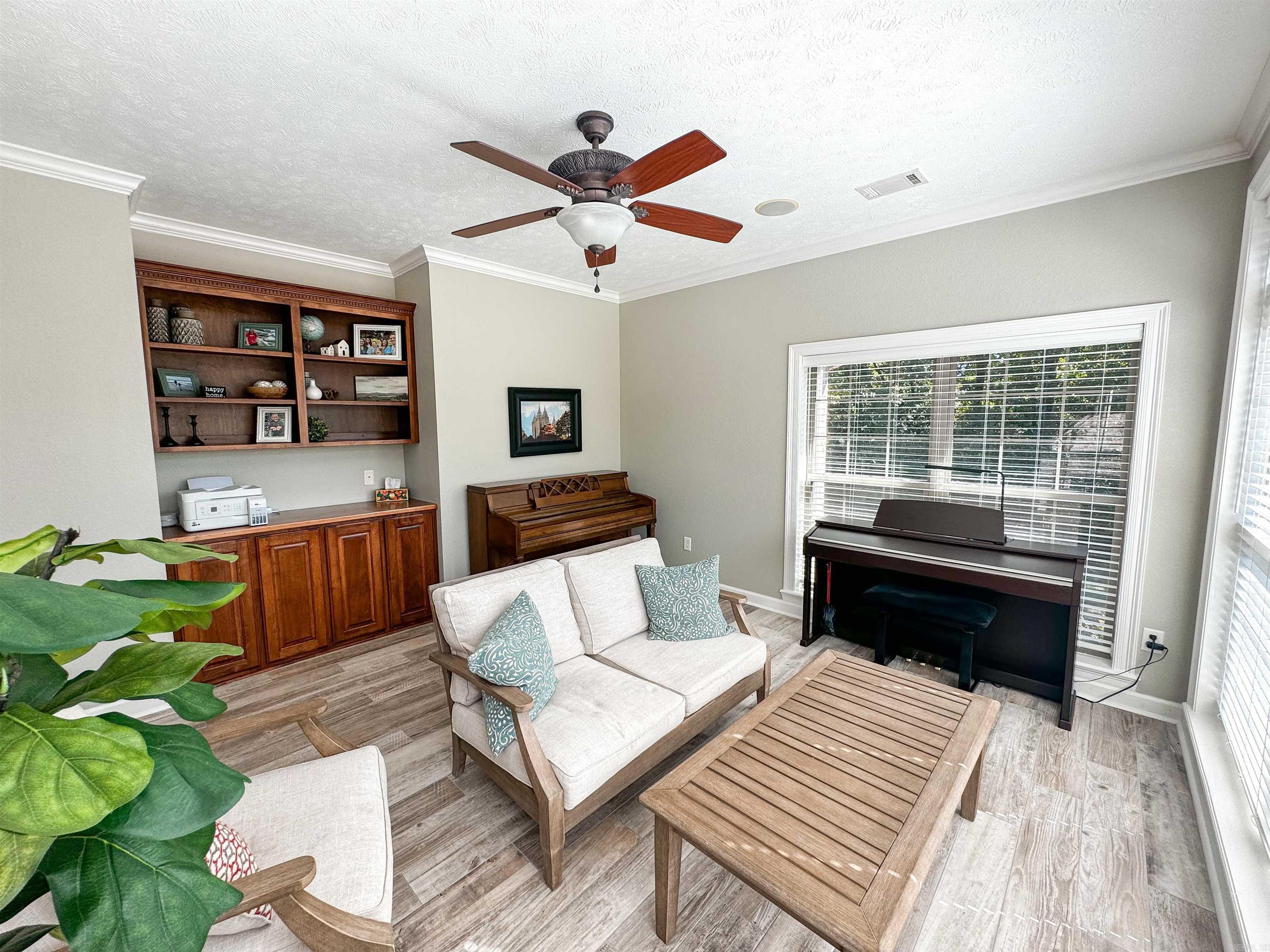 SOUTHERN HILLS EST - Residential