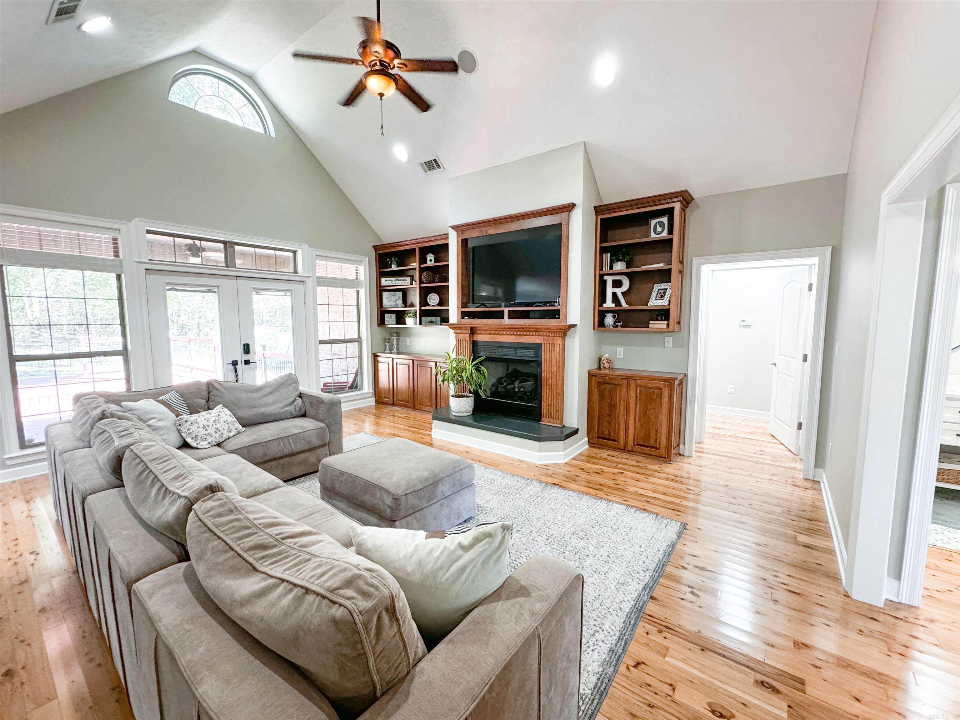 SOUTHERN HILLS EST - Residential