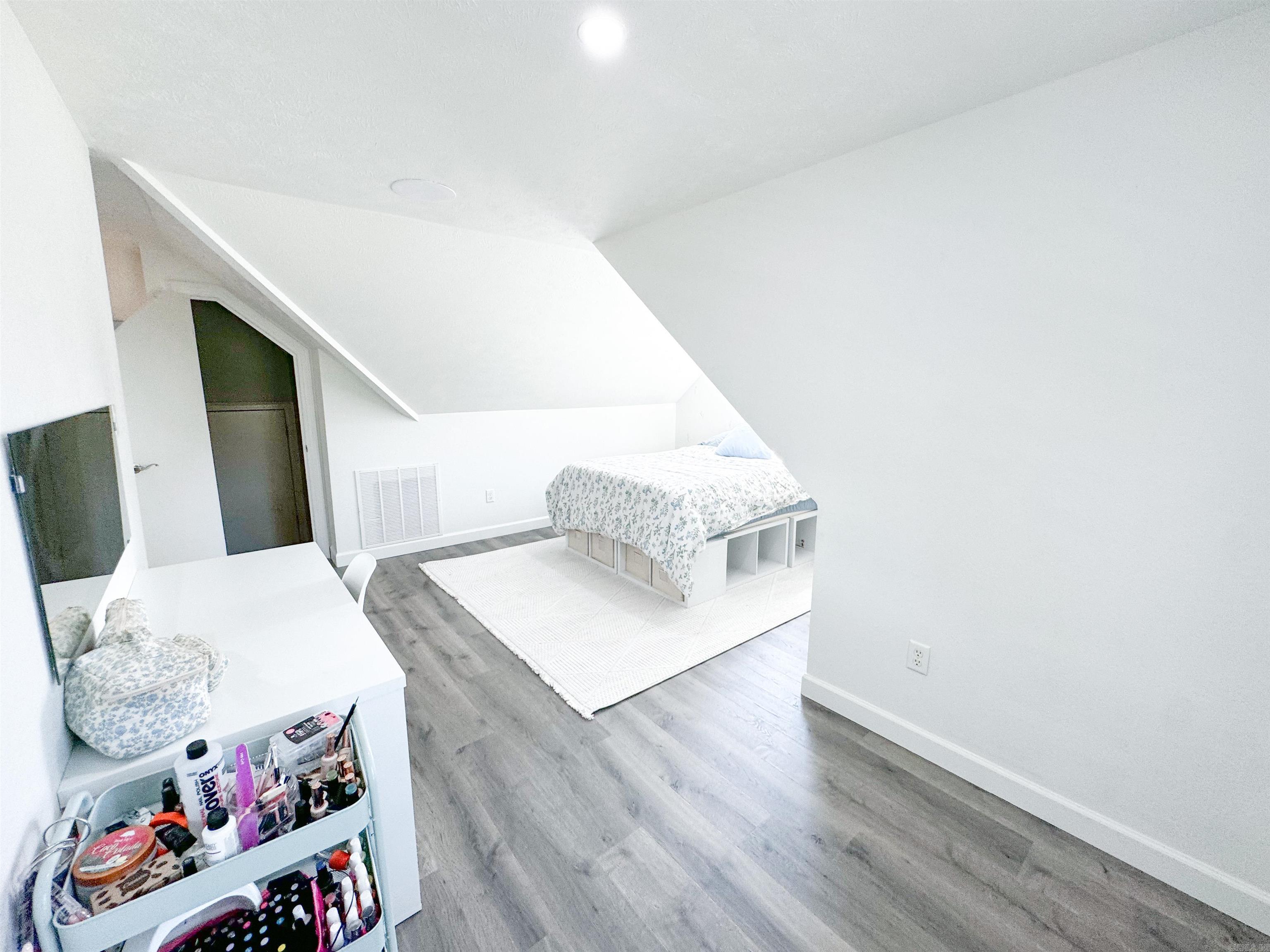 SOUTHERN HILLS EST - Residential