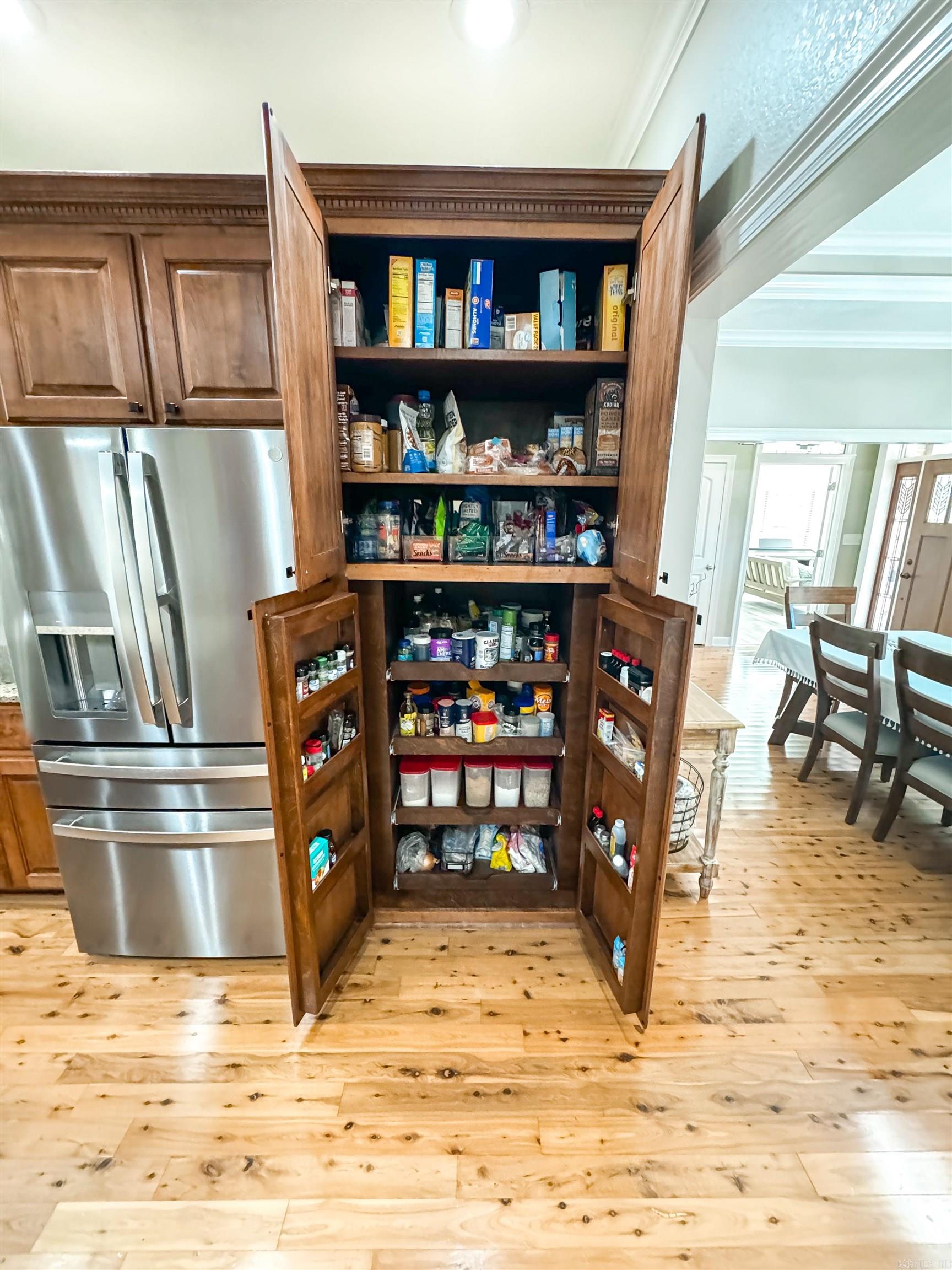 SOUTHERN HILLS EST - Residential