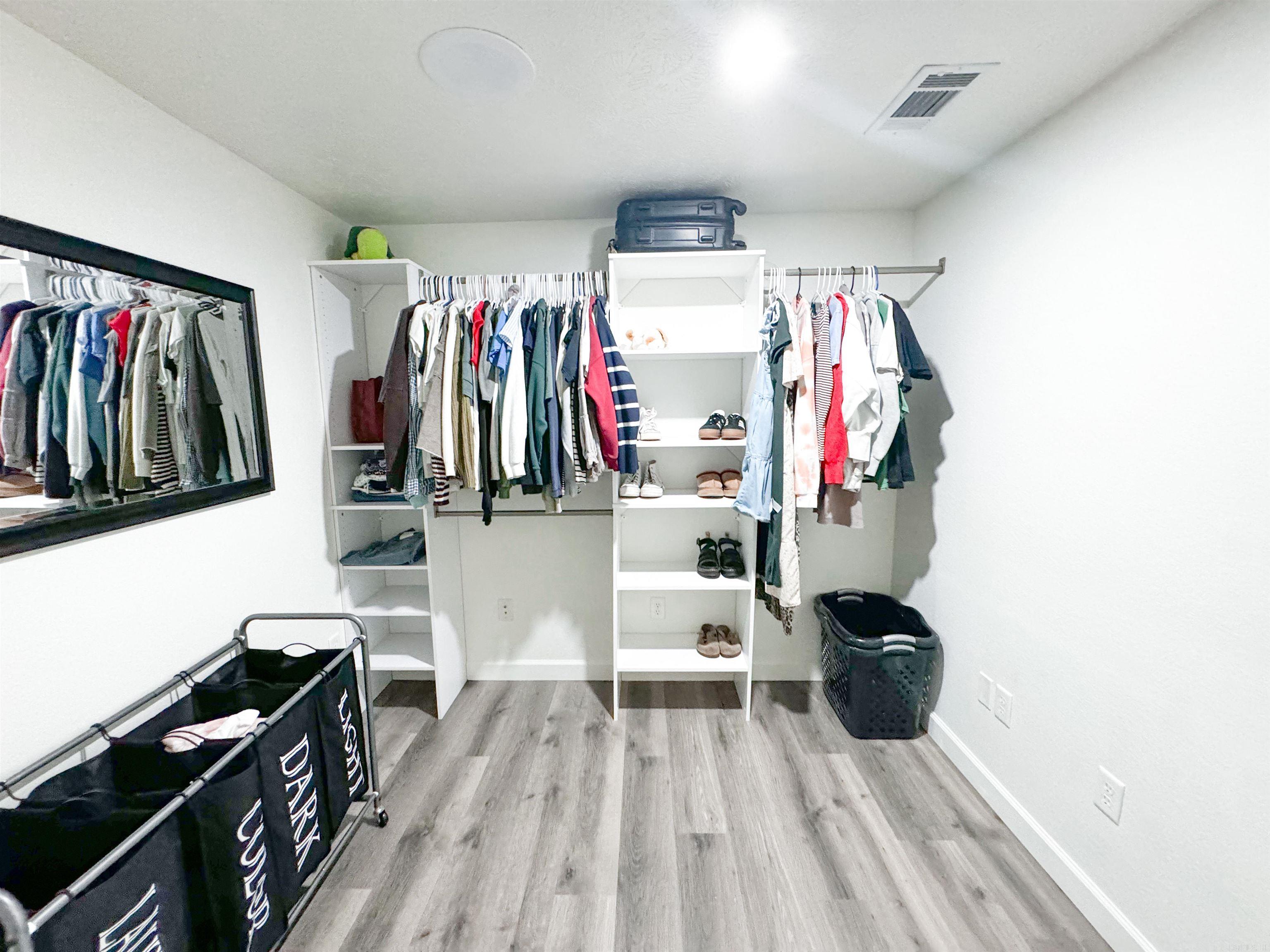 SOUTHERN HILLS EST - Residential