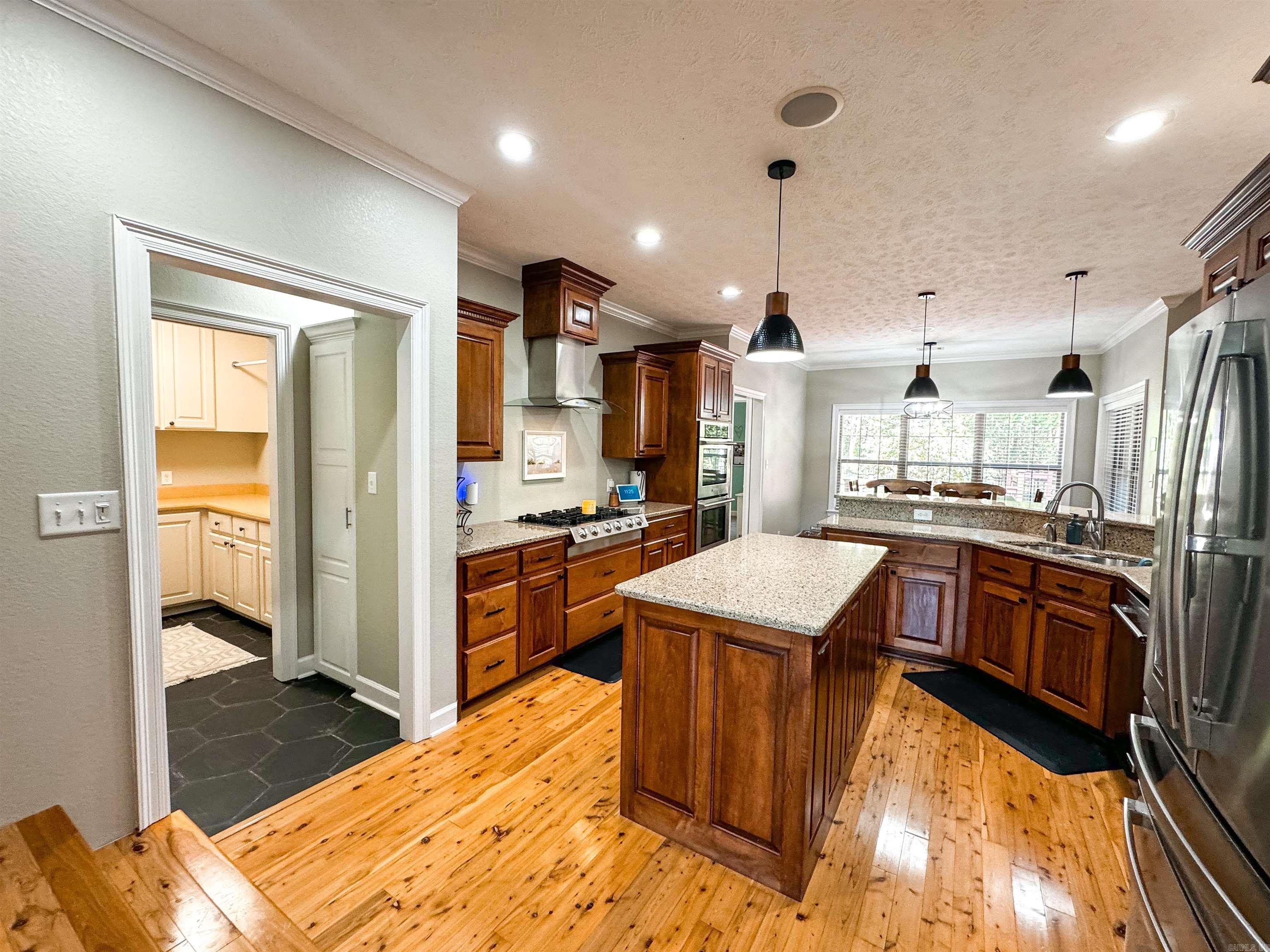 SOUTHERN HILLS EST - Residential