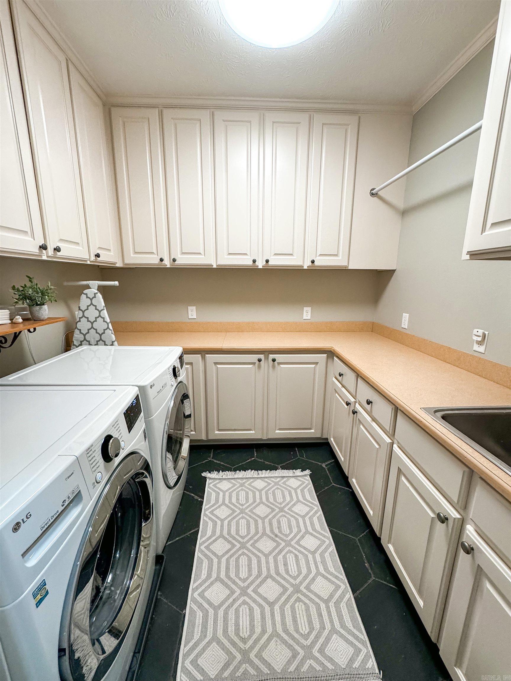 SOUTHERN HILLS EST - Residential