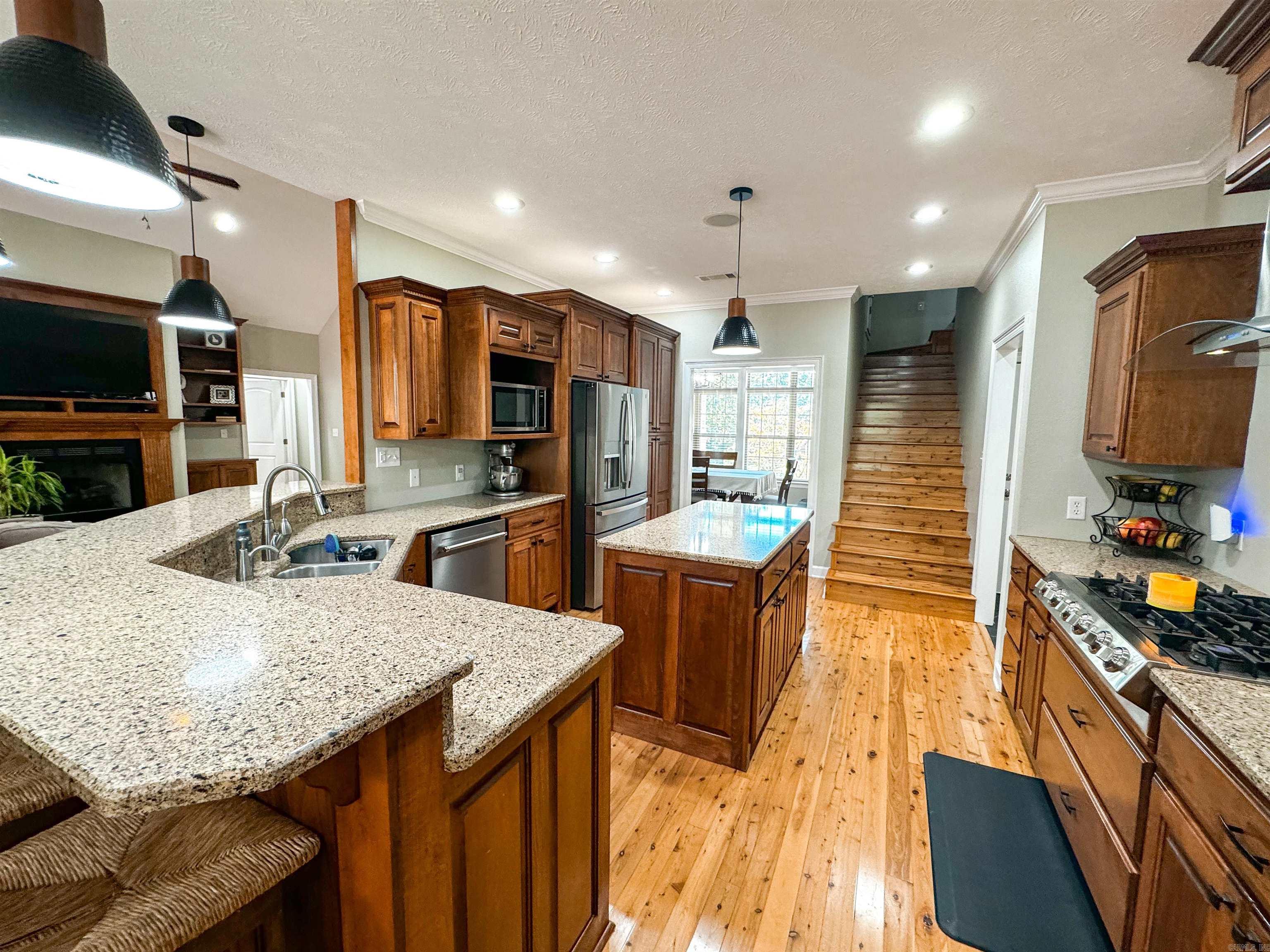 SOUTHERN HILLS EST - Residential