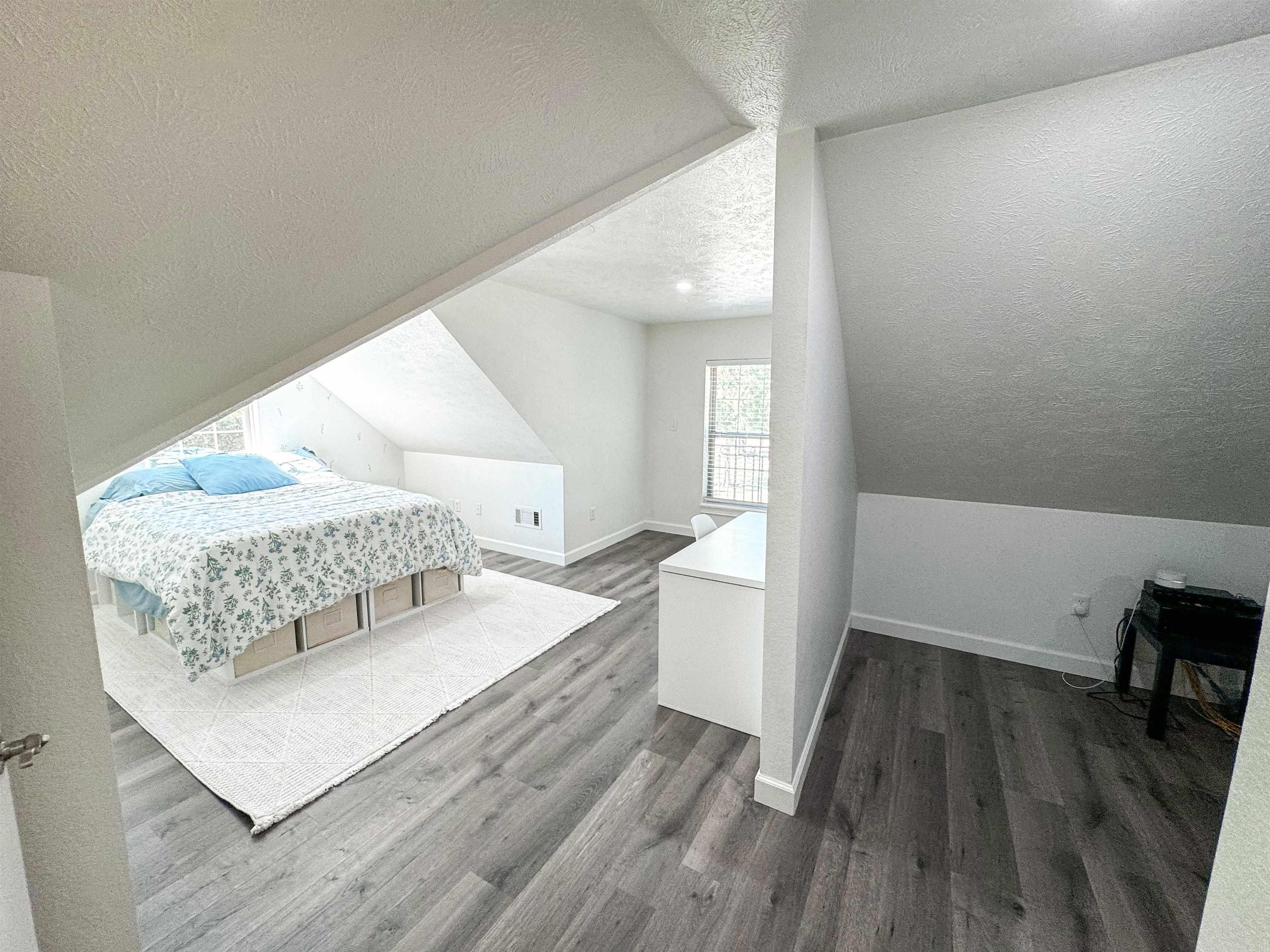 SOUTHERN HILLS EST - Residential