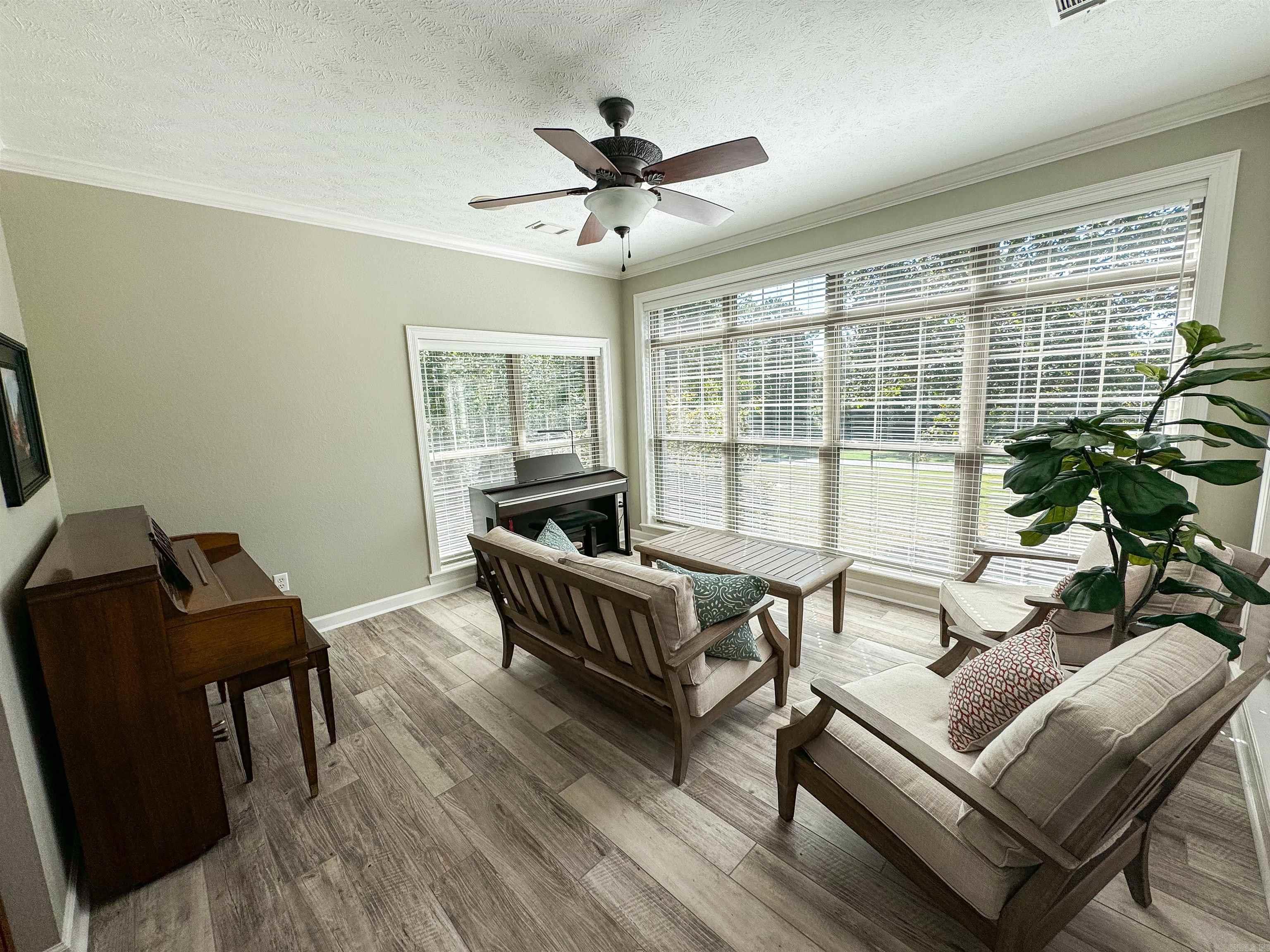 SOUTHERN HILLS EST - Residential