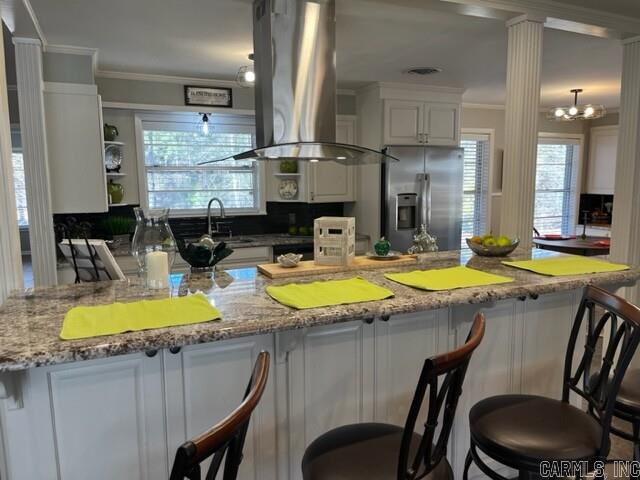 Main image without alt text