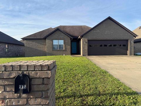 Photo of 906 Garrison, Paragould, AR 72450 (MLS # 26015795)