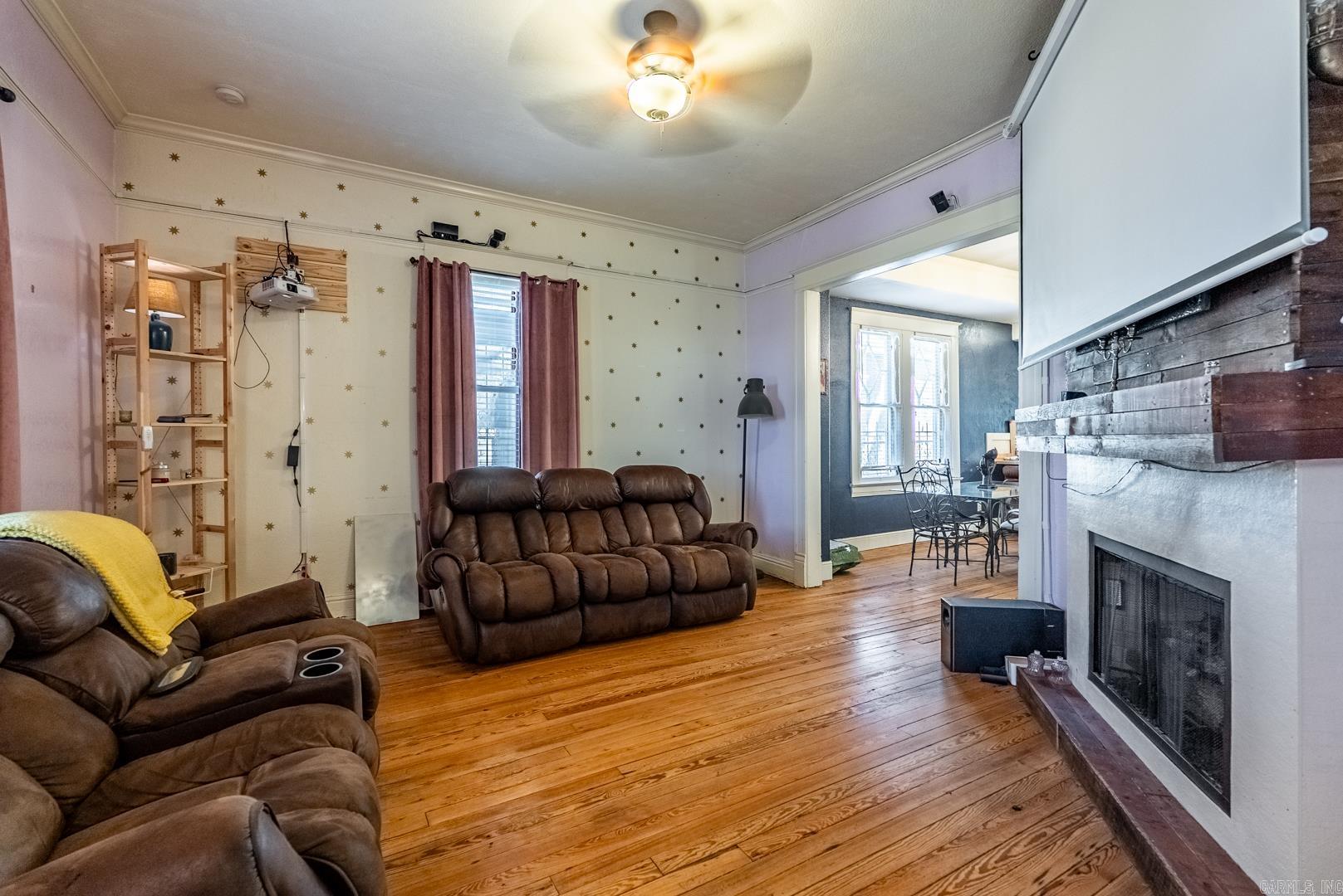 Weldon E Wrights - Residential