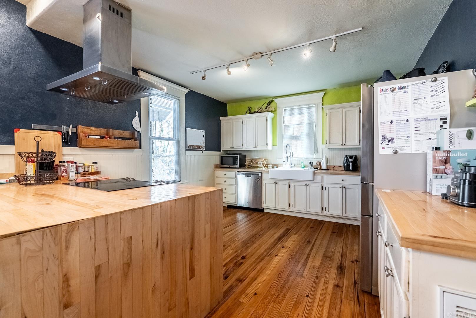 Weldon E Wrights - Residential