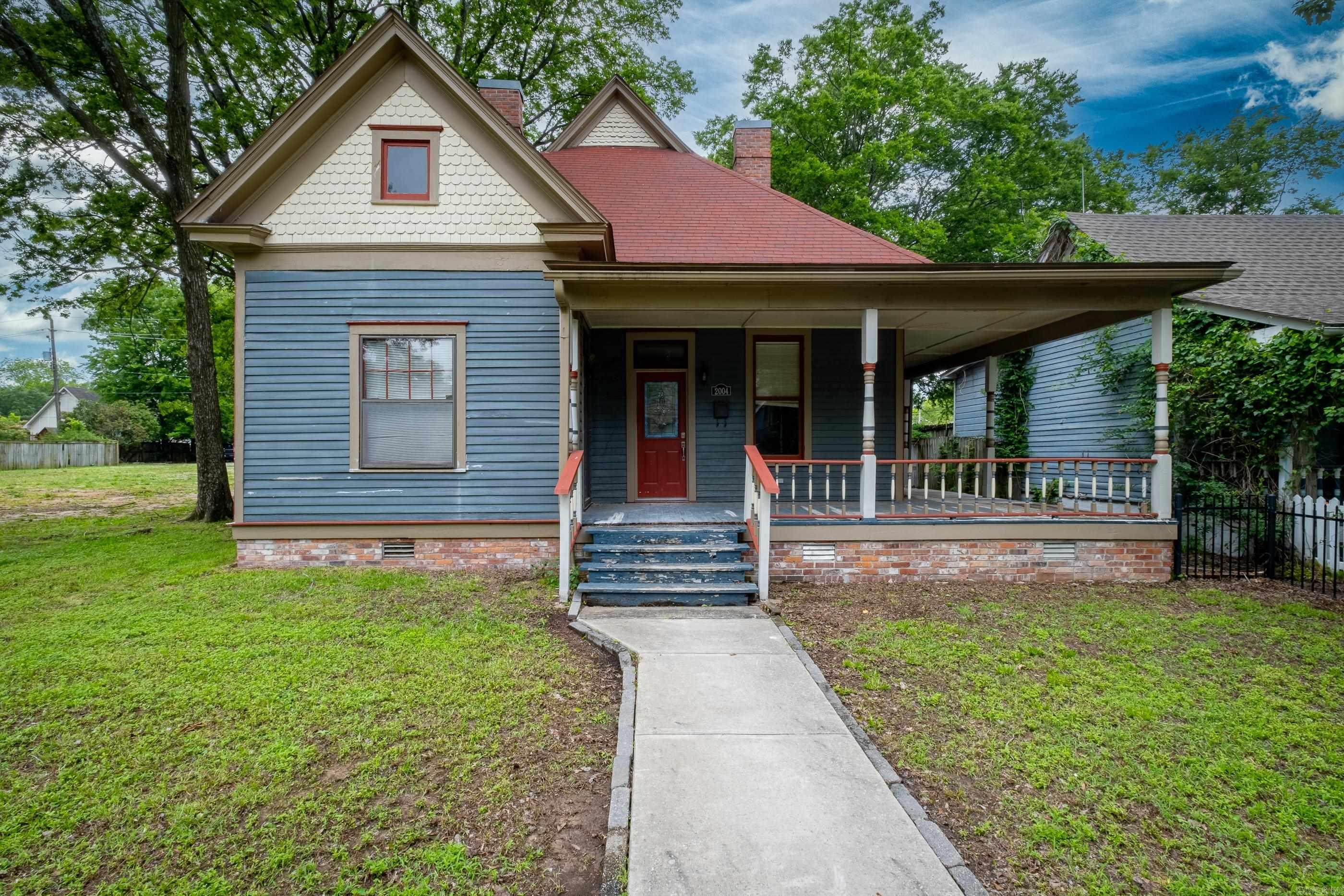 Historic Home near Governors Mansion!! Awesome Investment opportunity to finish out the beautiful relic from 1890. Make it your dream home w/ your own custom touches or finish it out for a short or long term rental. Great location convenient to downtown, museum of fine arts, parks and eateries. New Appliances, tankless heater and flooring convey.