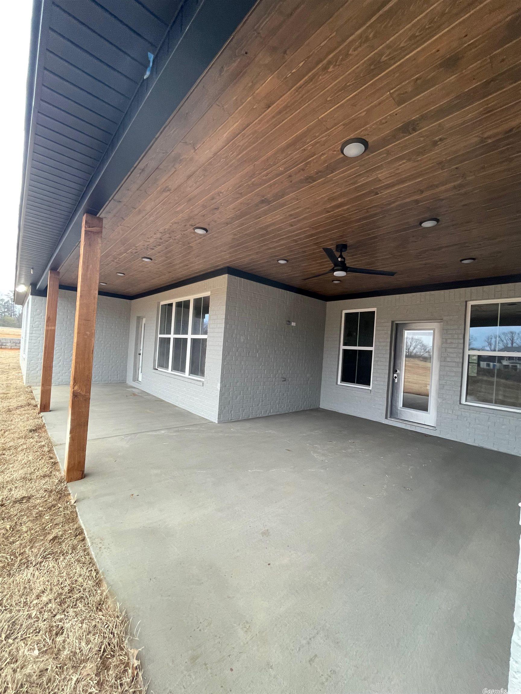 MEADOWLARKE ESTATES - Residential