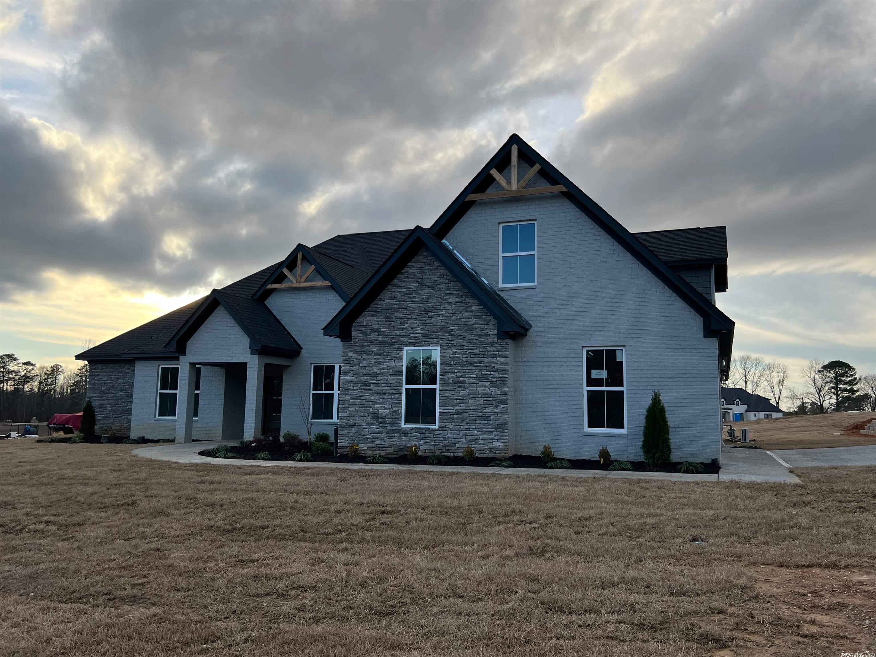 MEADOWLARKE ESTATES - Residential