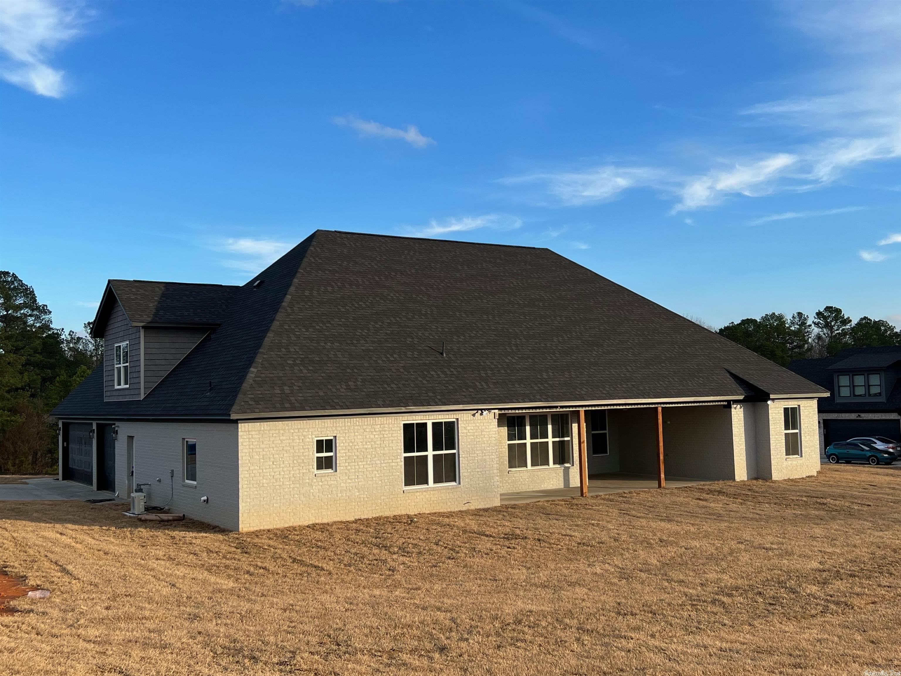 MEADOWLARKE ESTATES - Residential