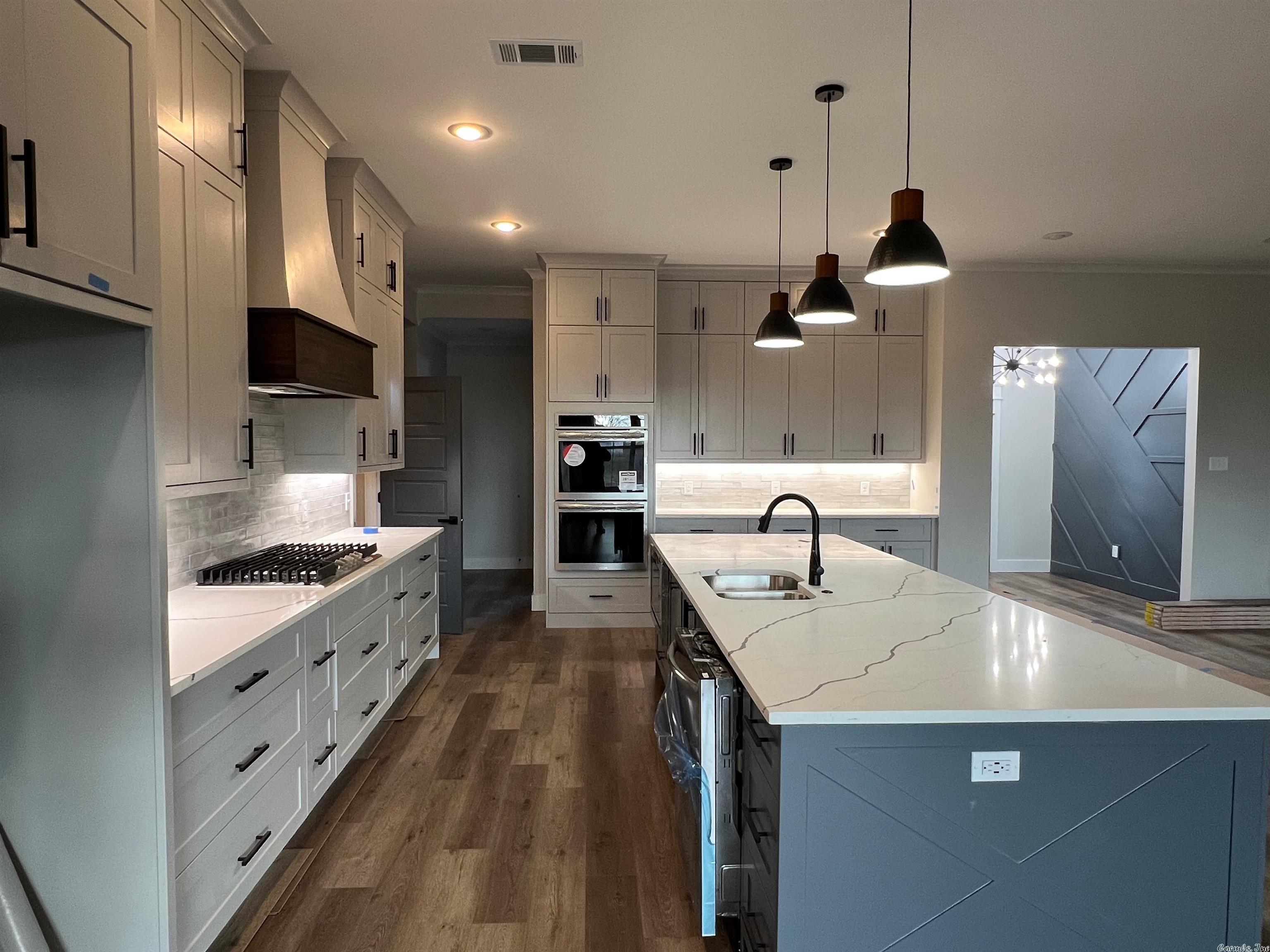 MEADOWLARKE ESTATES - Residential