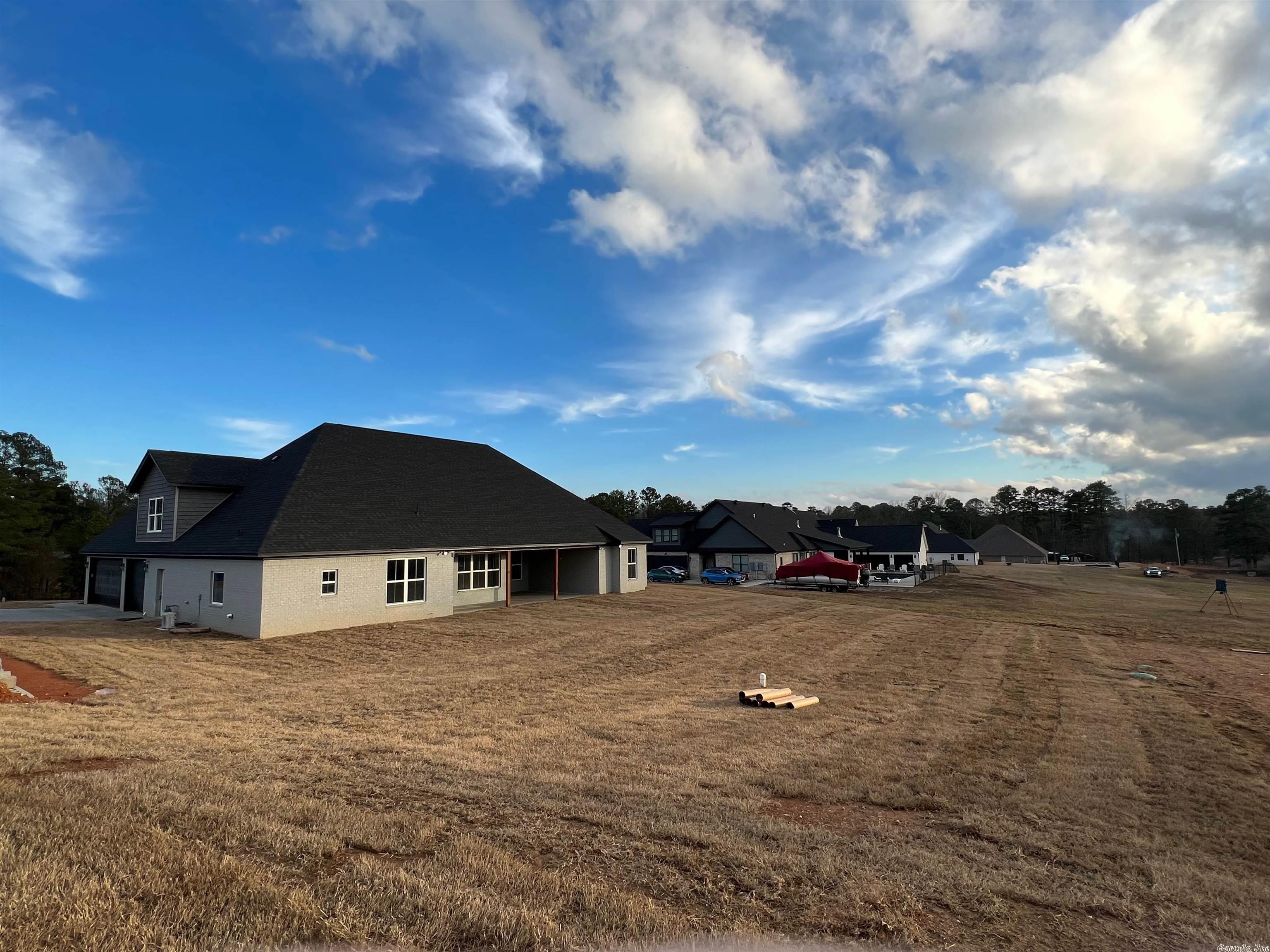 MEADOWLARKE ESTATES - Residential