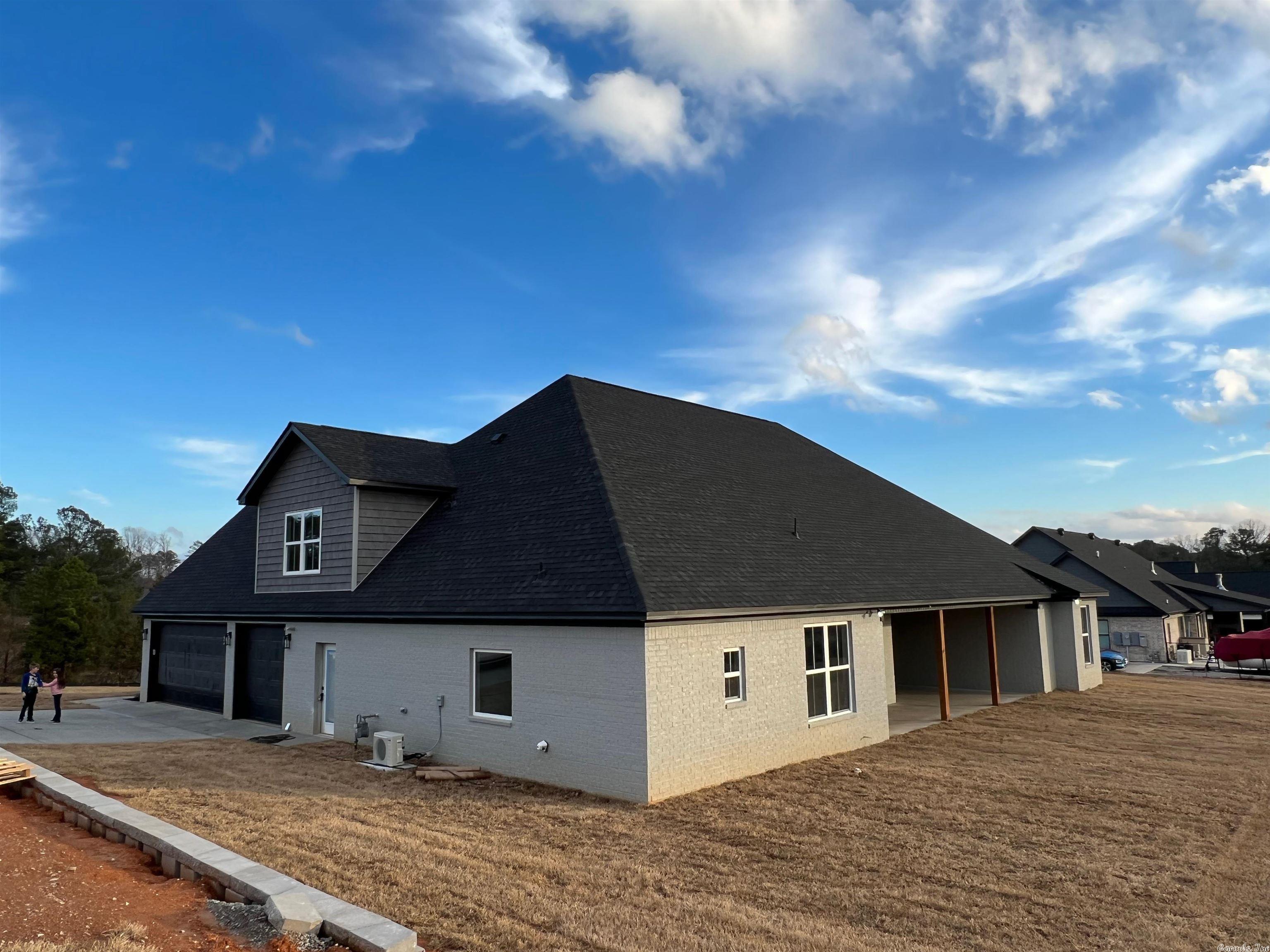 MEADOWLARKE ESTATES - Residential