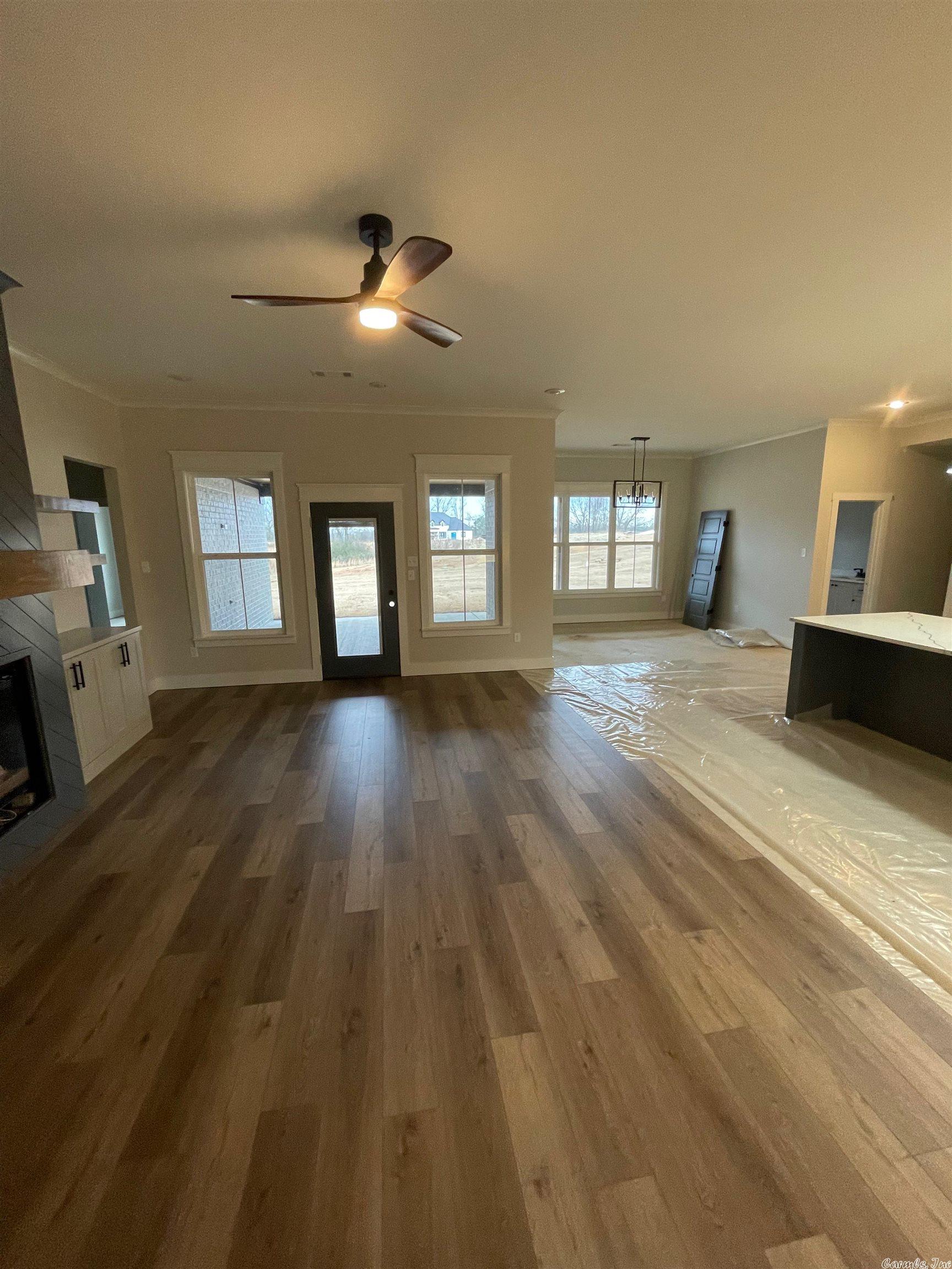 MEADOWLARKE ESTATES - Residential