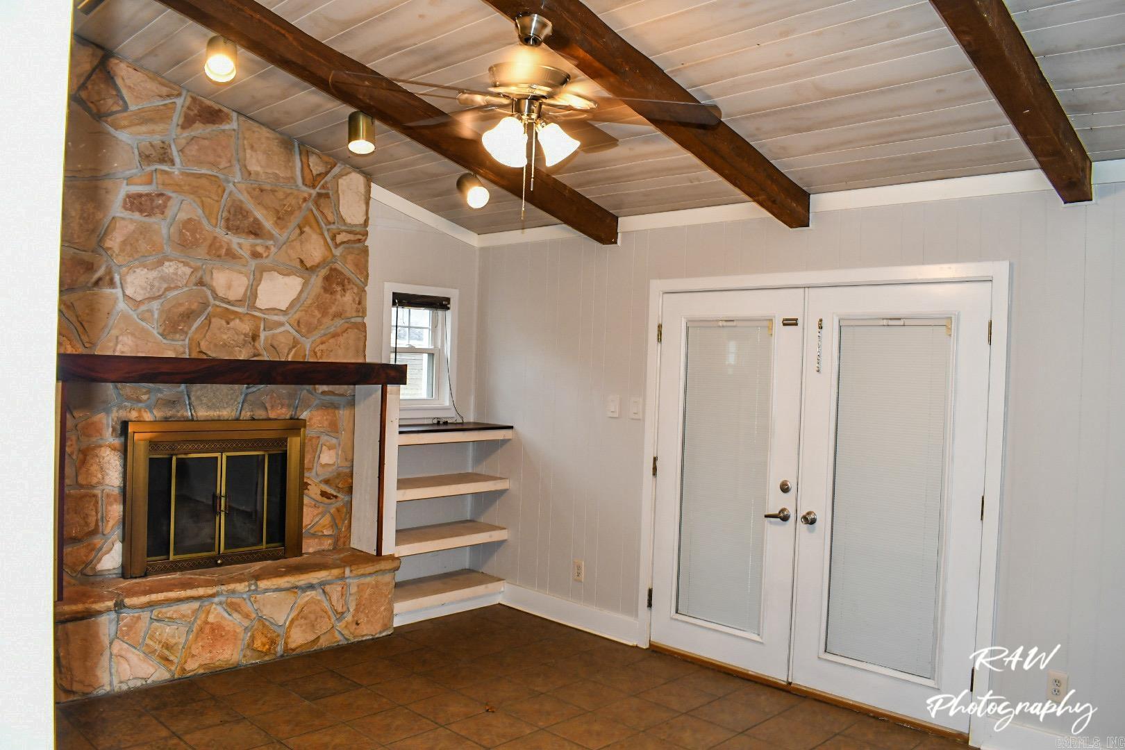 COUNTRY CLUB PARK - Residential