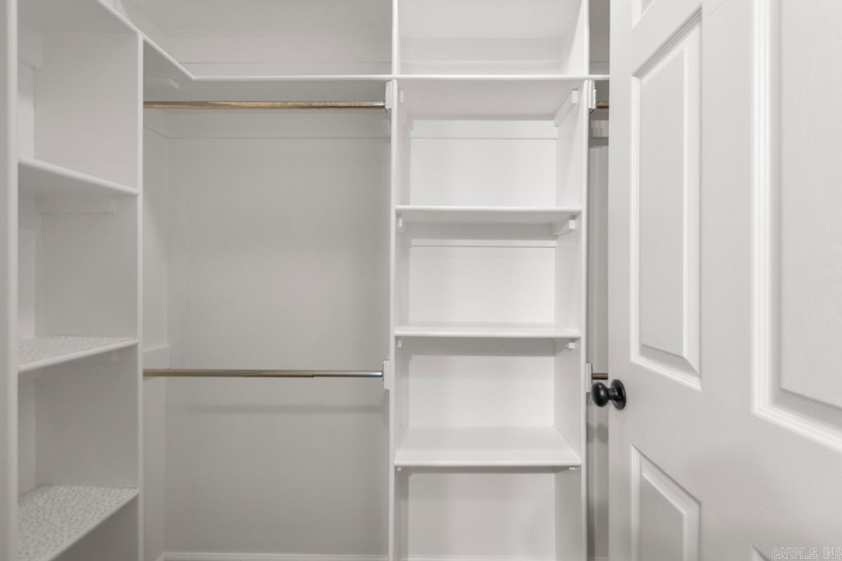 WISTERIA VINEYARD - Residential