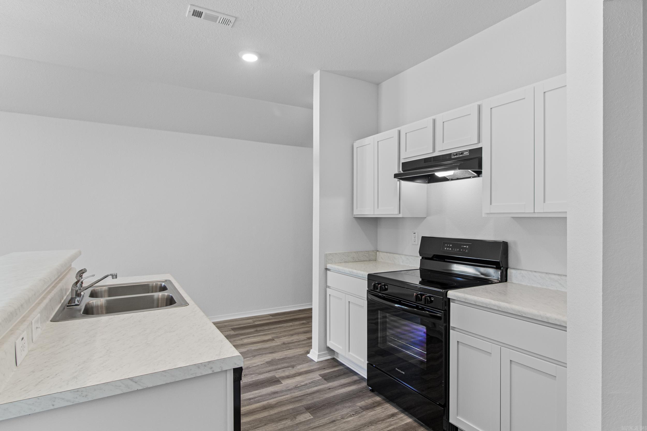 COUNTRY CLUB OF ARK THE - Residential