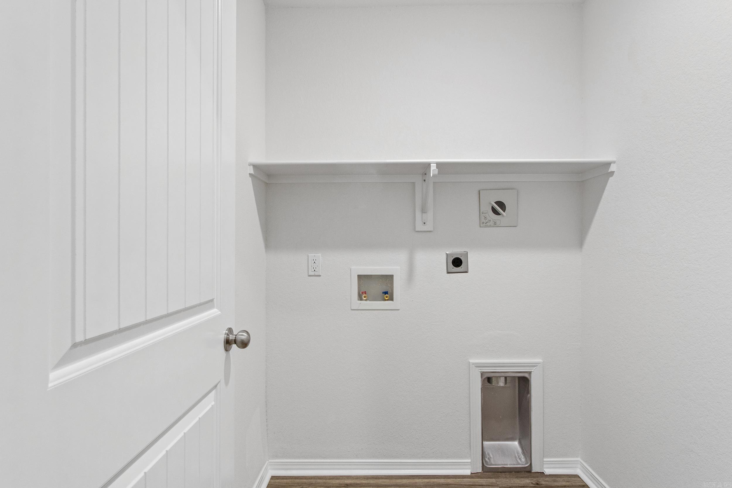 COUNTRY CLUB OF ARK THE - Residential