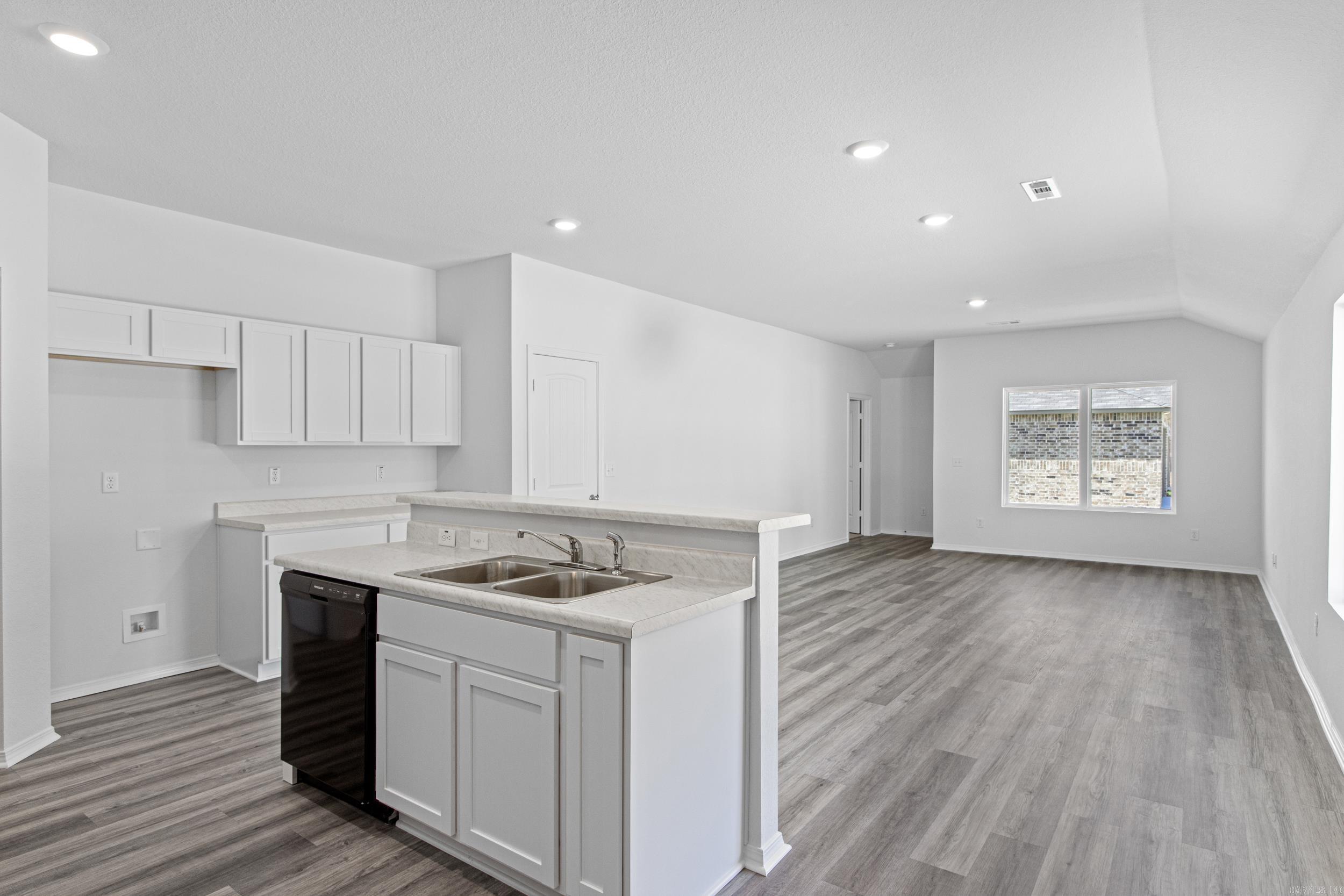 COUNTRY CLUB OF ARK THE - Residential