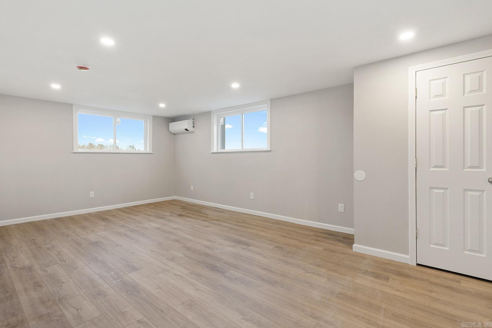 INDIANHEAD LAKES EST - Residential