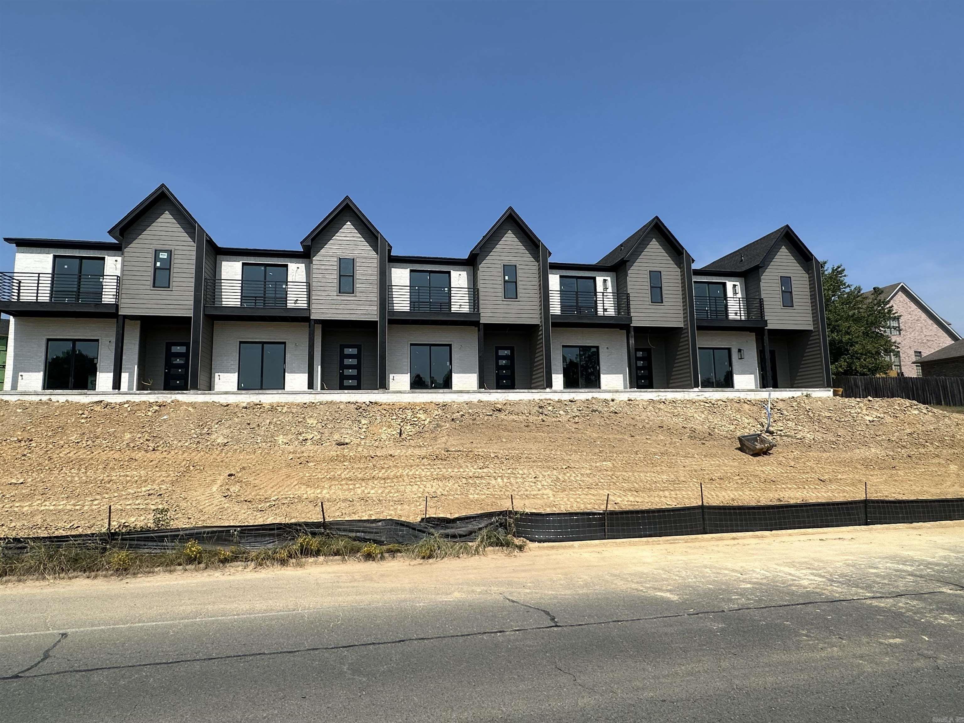 ISABELLE COURT - Residential