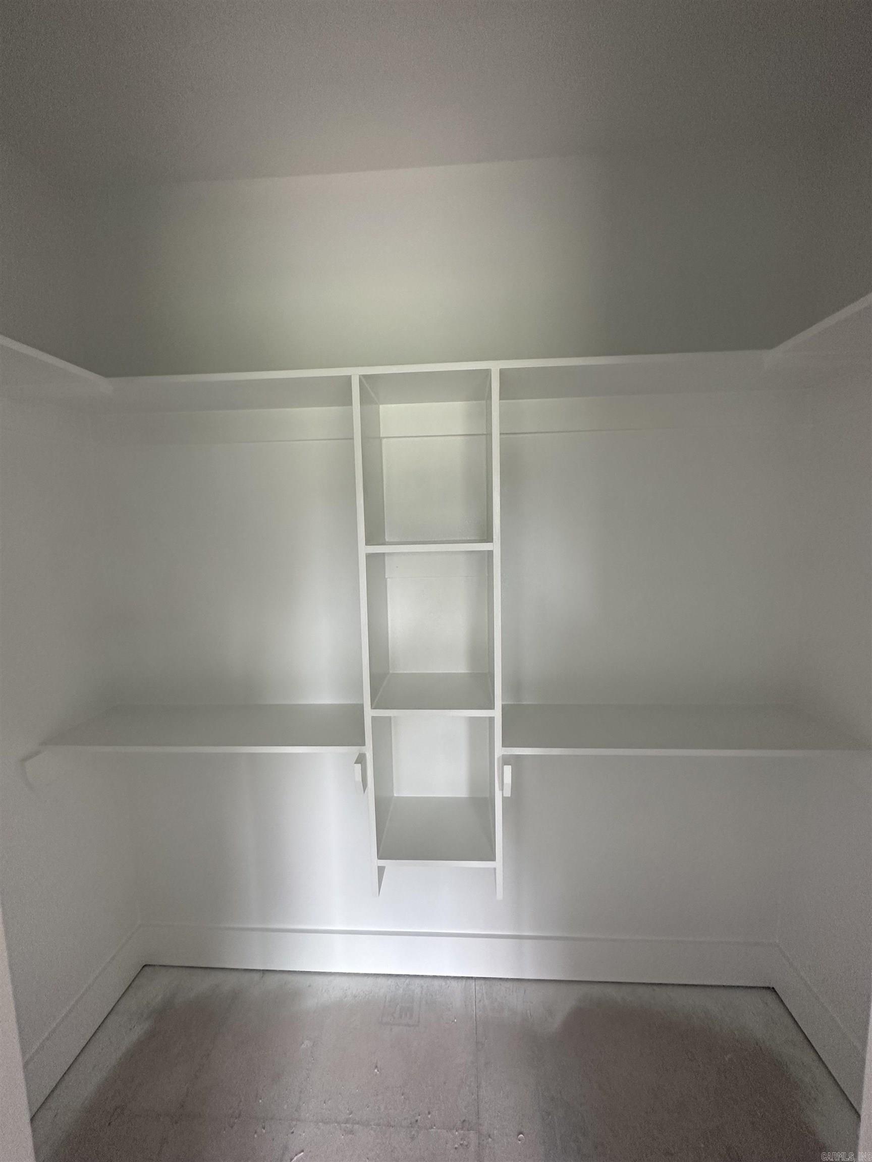 ISABELLE COURT - Residential