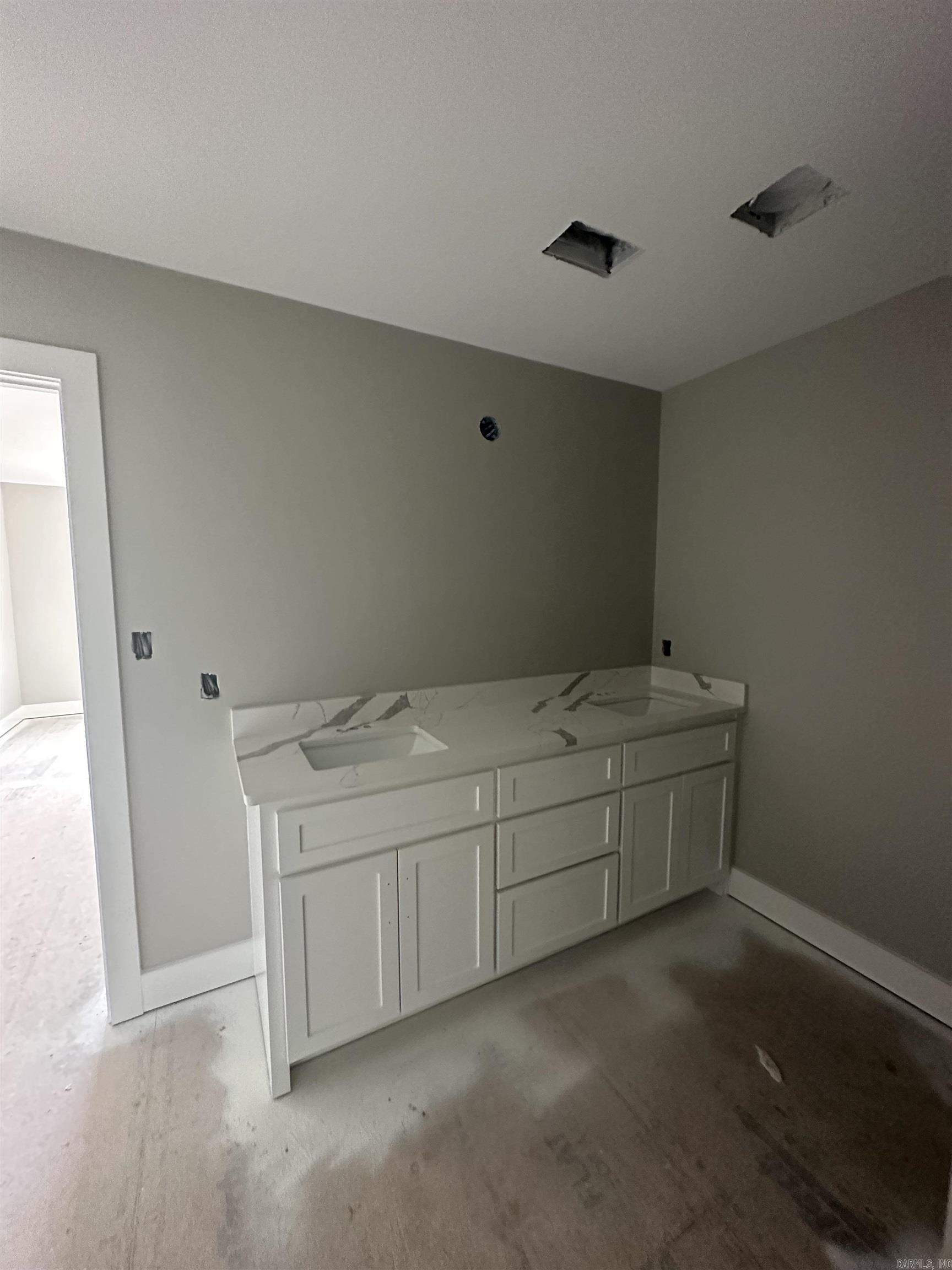 ISABELLE COURT - Residential