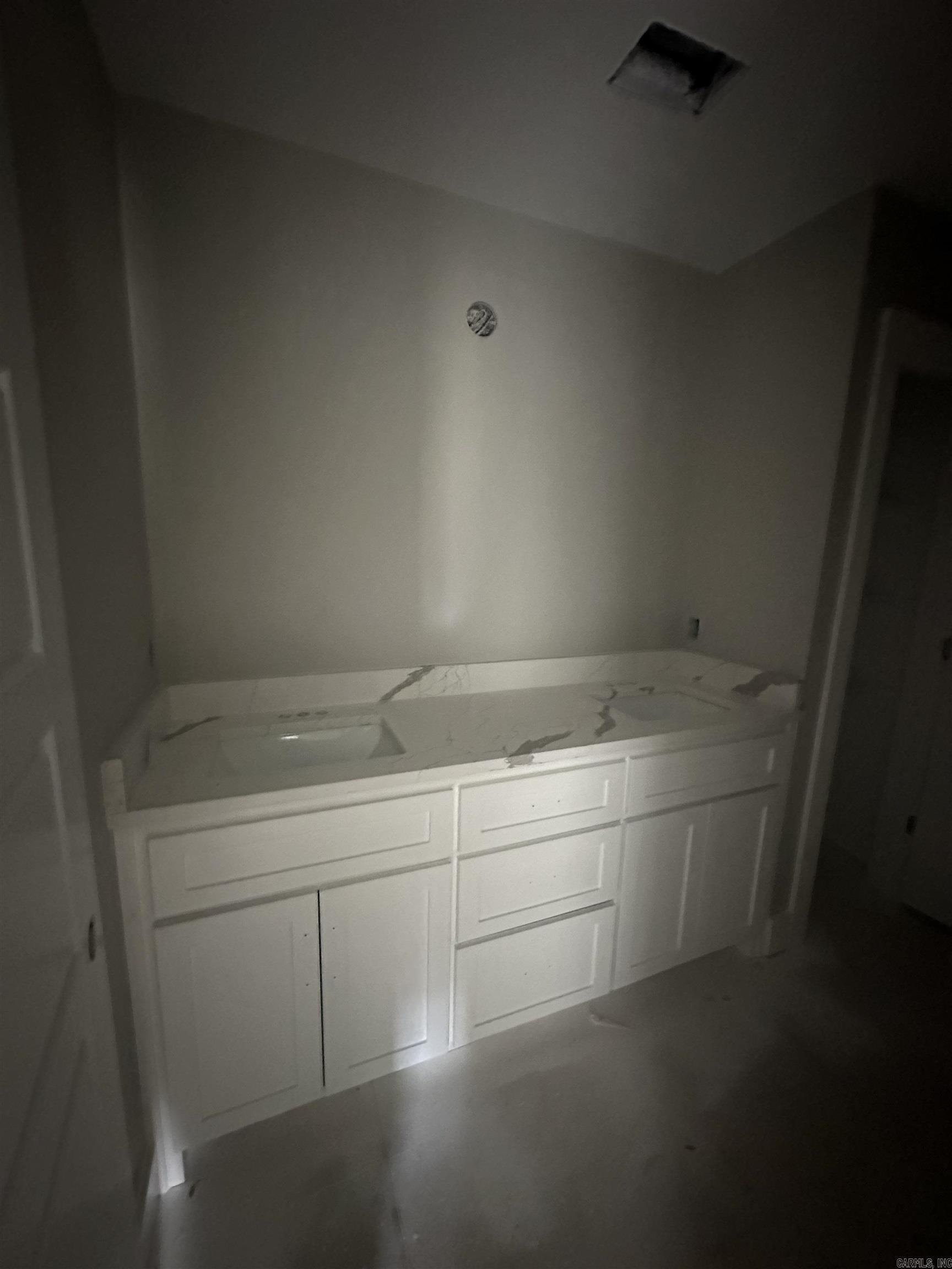 ISABELLE COURT - Residential