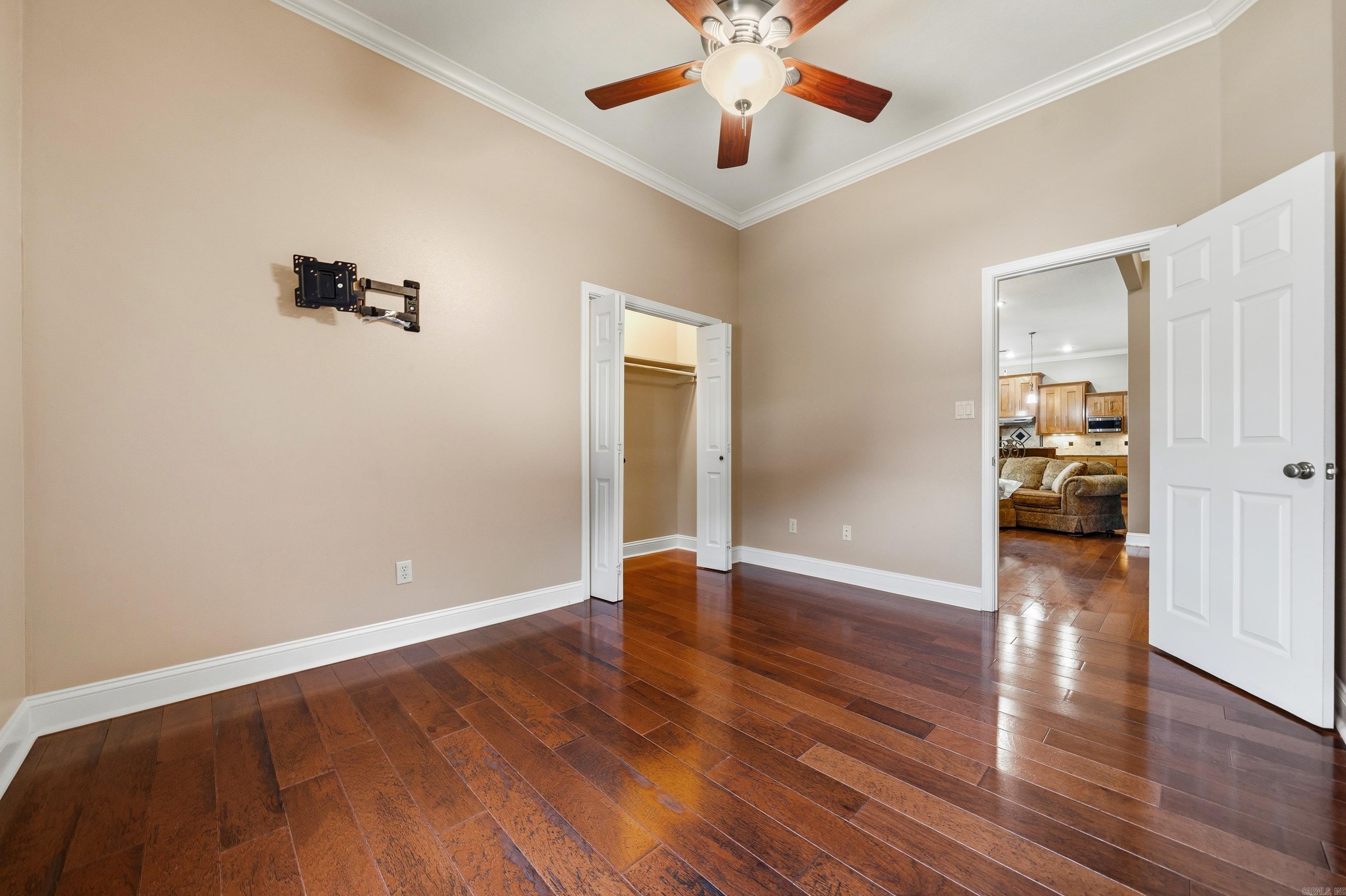 HUNTERS COVE - Residential