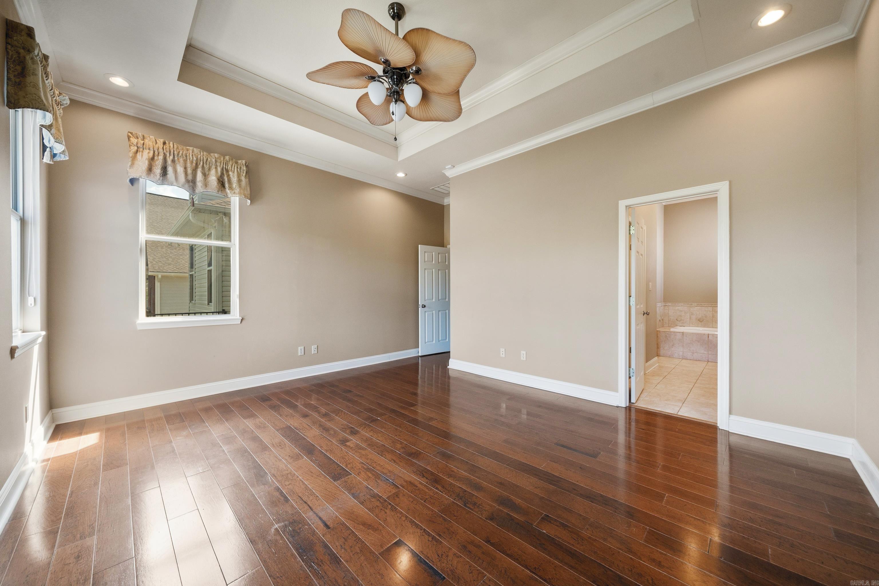 HUNTERS COVE - Residential