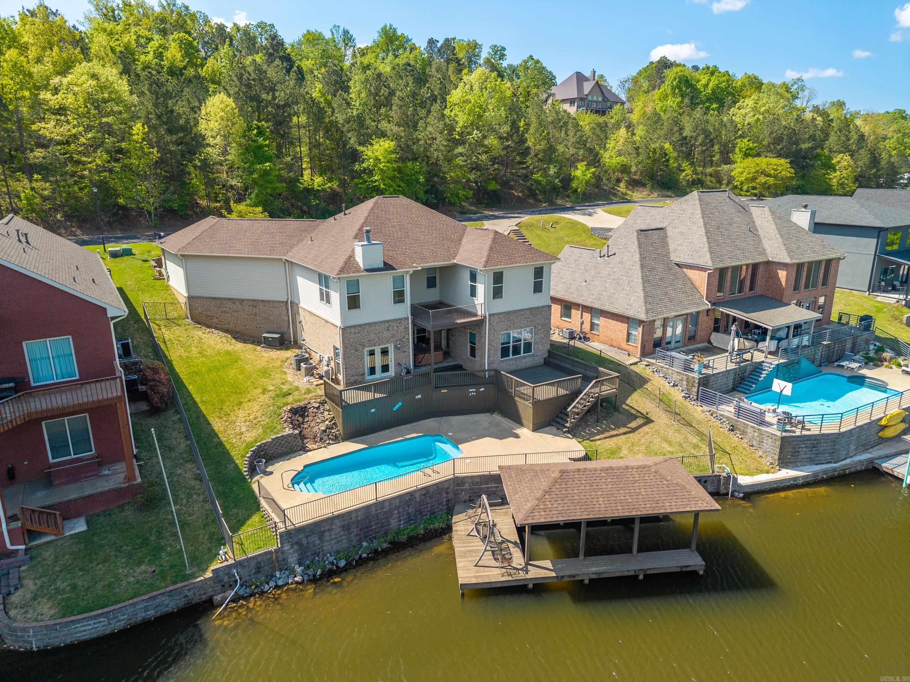 HUNTERS COVE - Residential