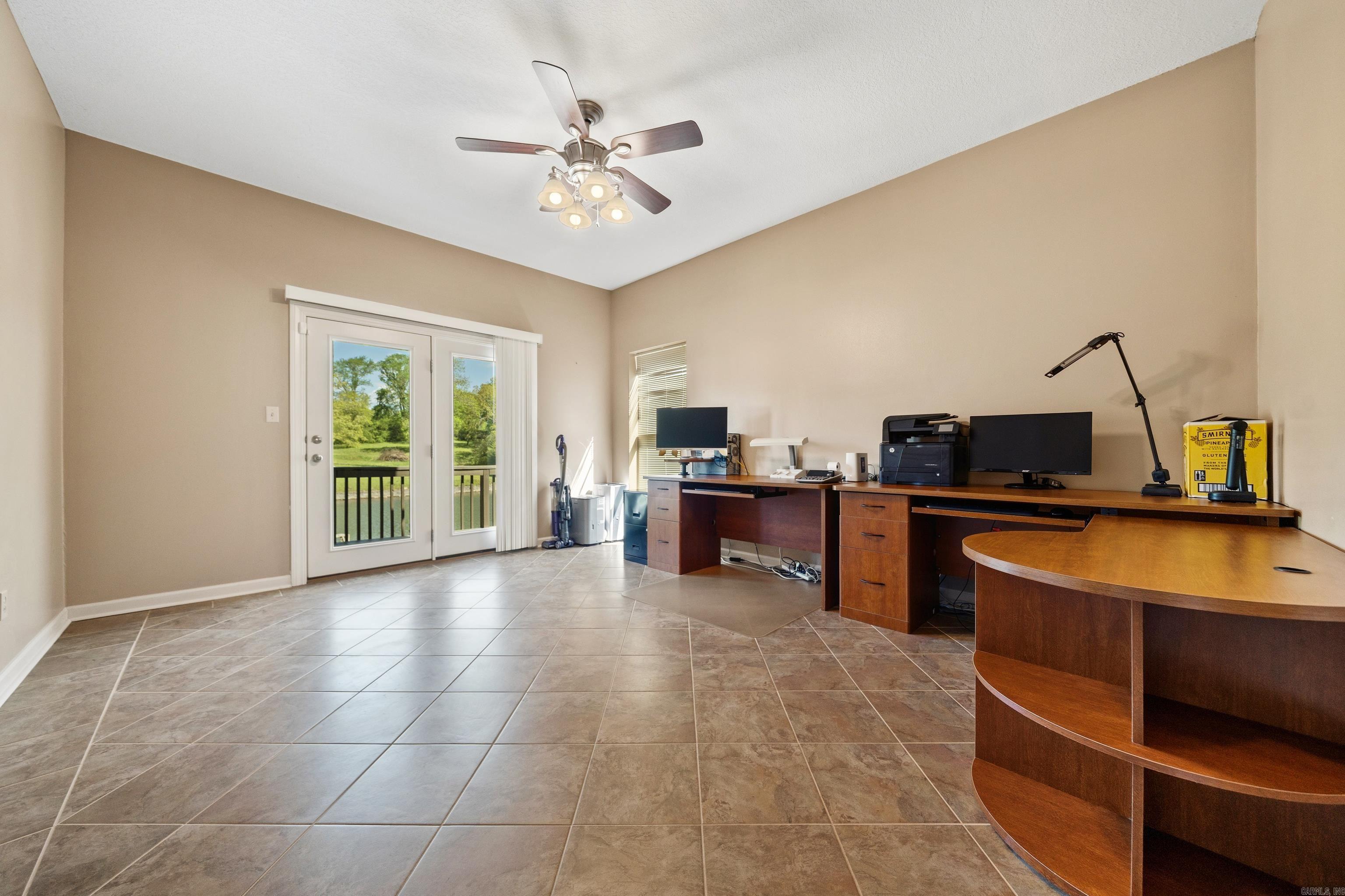 HUNTERS COVE - Residential