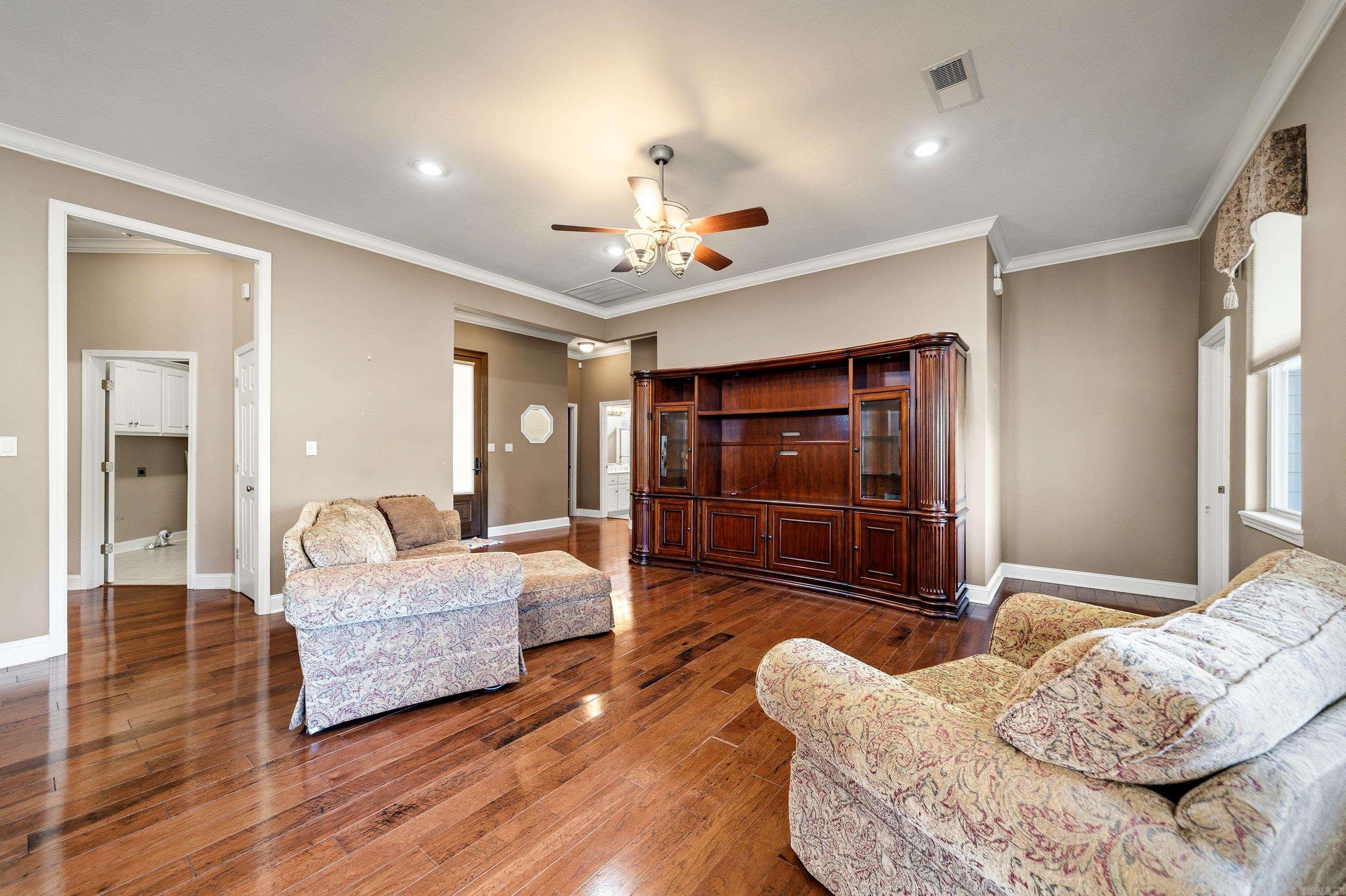 HUNTERS COVE - Residential