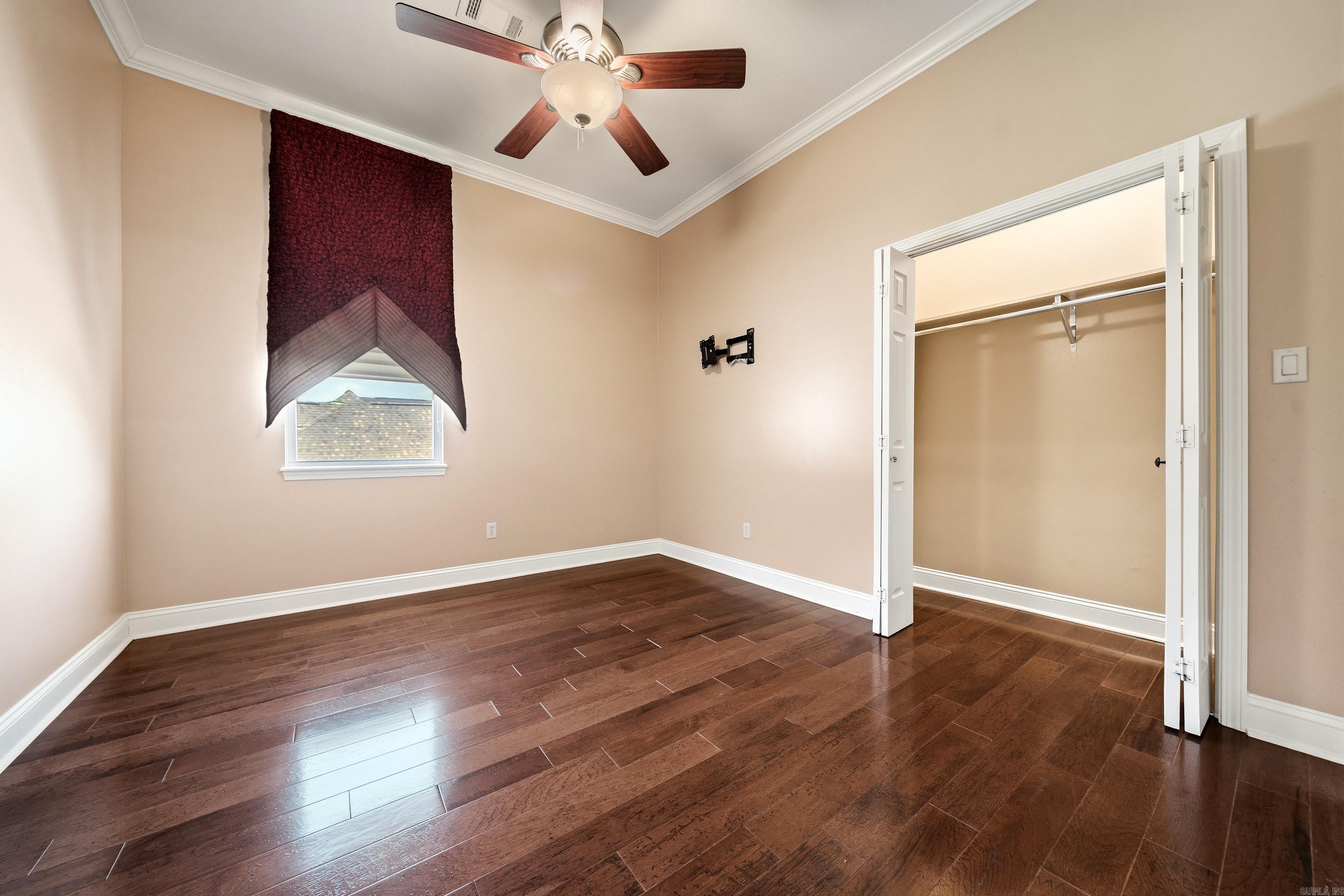 HUNTERS COVE - Residential