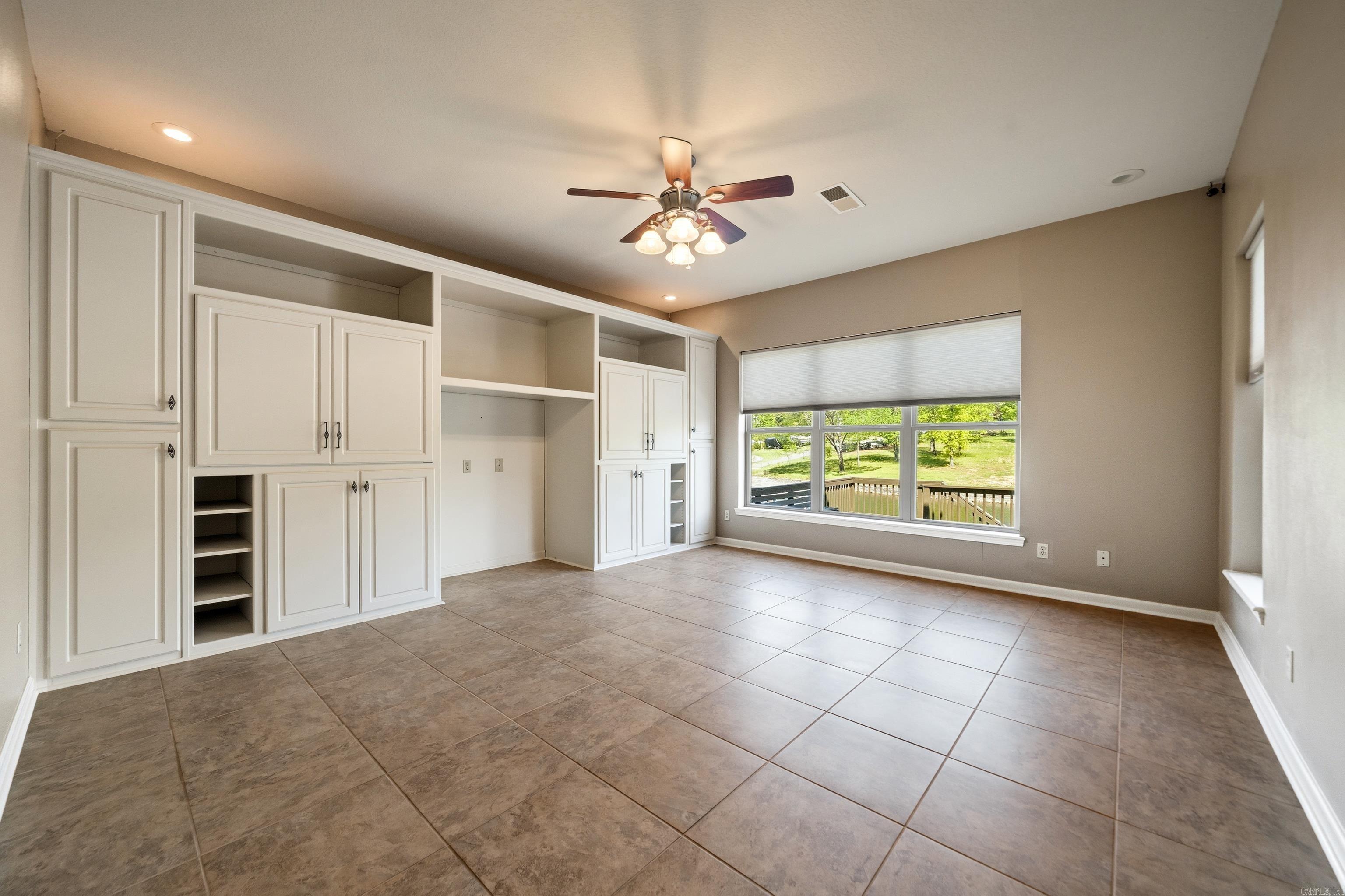 HUNTERS COVE - Residential