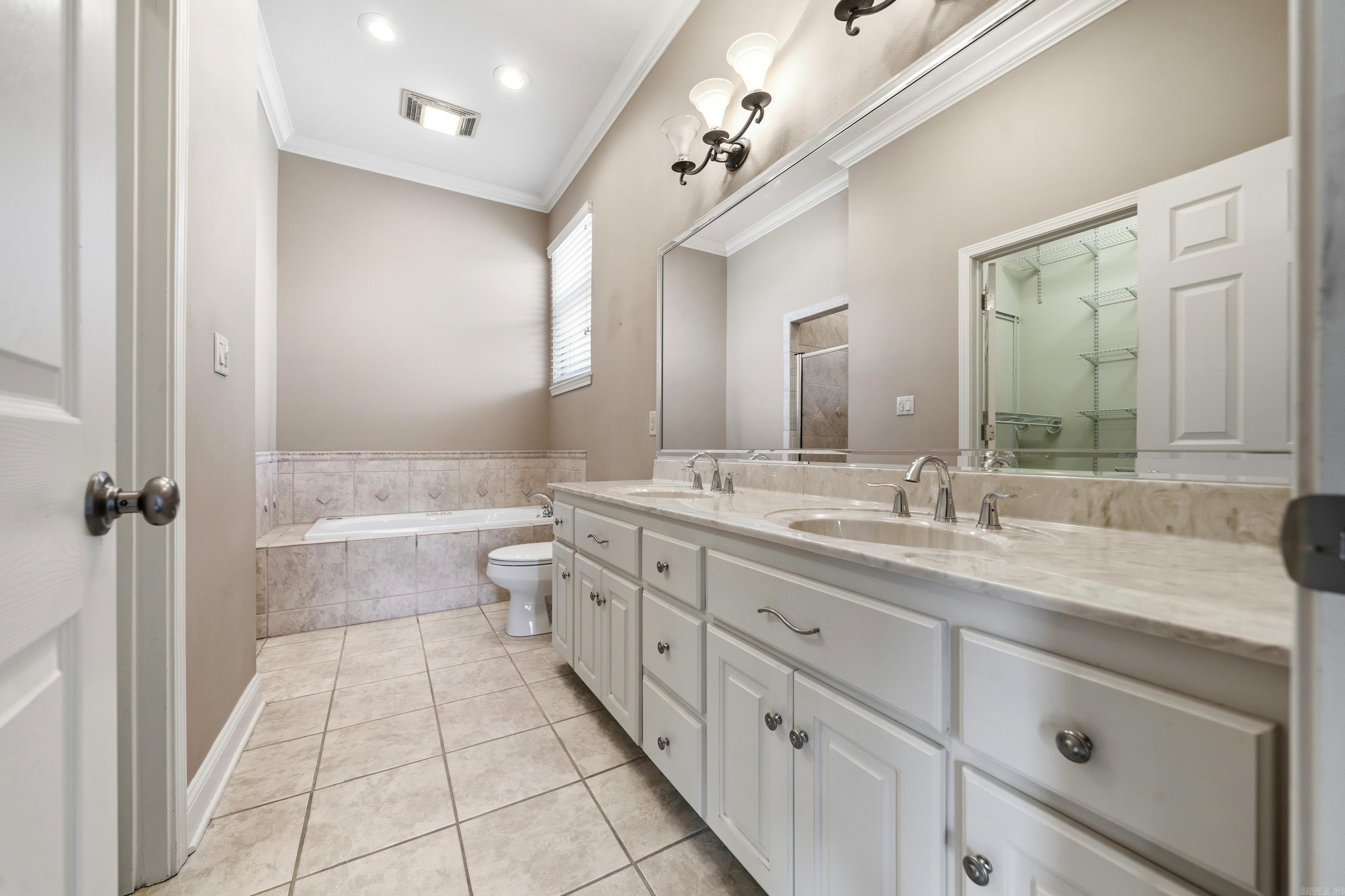 HUNTERS COVE - Residential