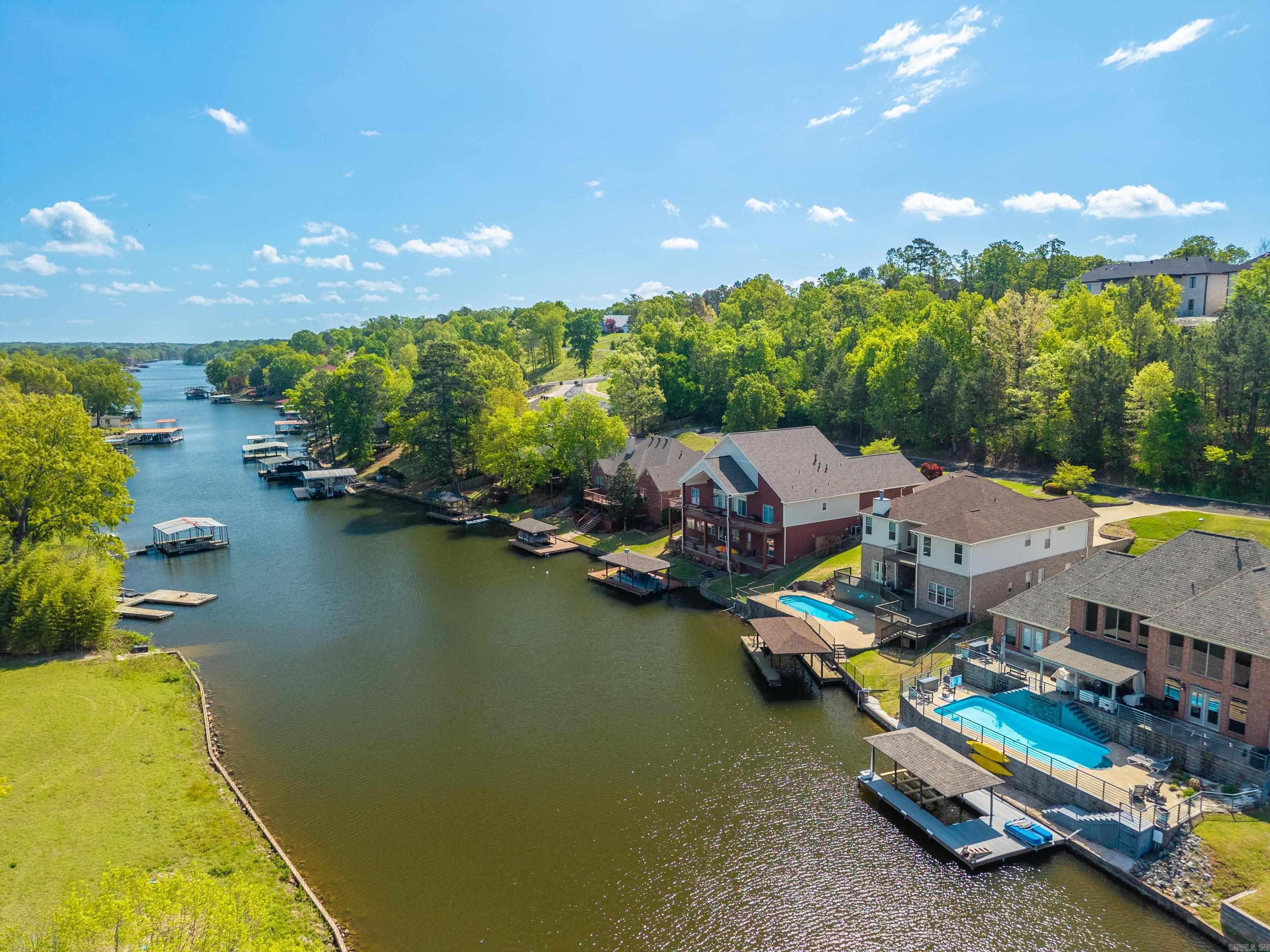 HUNTERS COVE - Residential