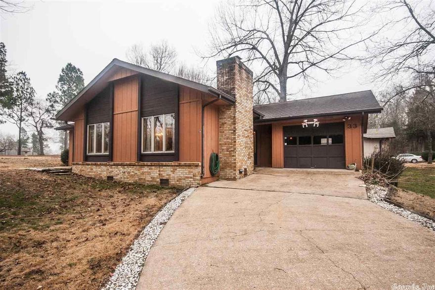 GOLF COURSE HOME - On 3rd green - on cul de sac - very peaceful location.  Arkansas Room looks out over golf course.  One car garage with work area.  Heat-pump, gas log in FP, 2 bedrooms share a Hollywood bath.  All Electric home with gas log for back-up.  Refrigerator, Stove, Microwave, Dishwasher, Garbage Disposal, Washer & Dryer.