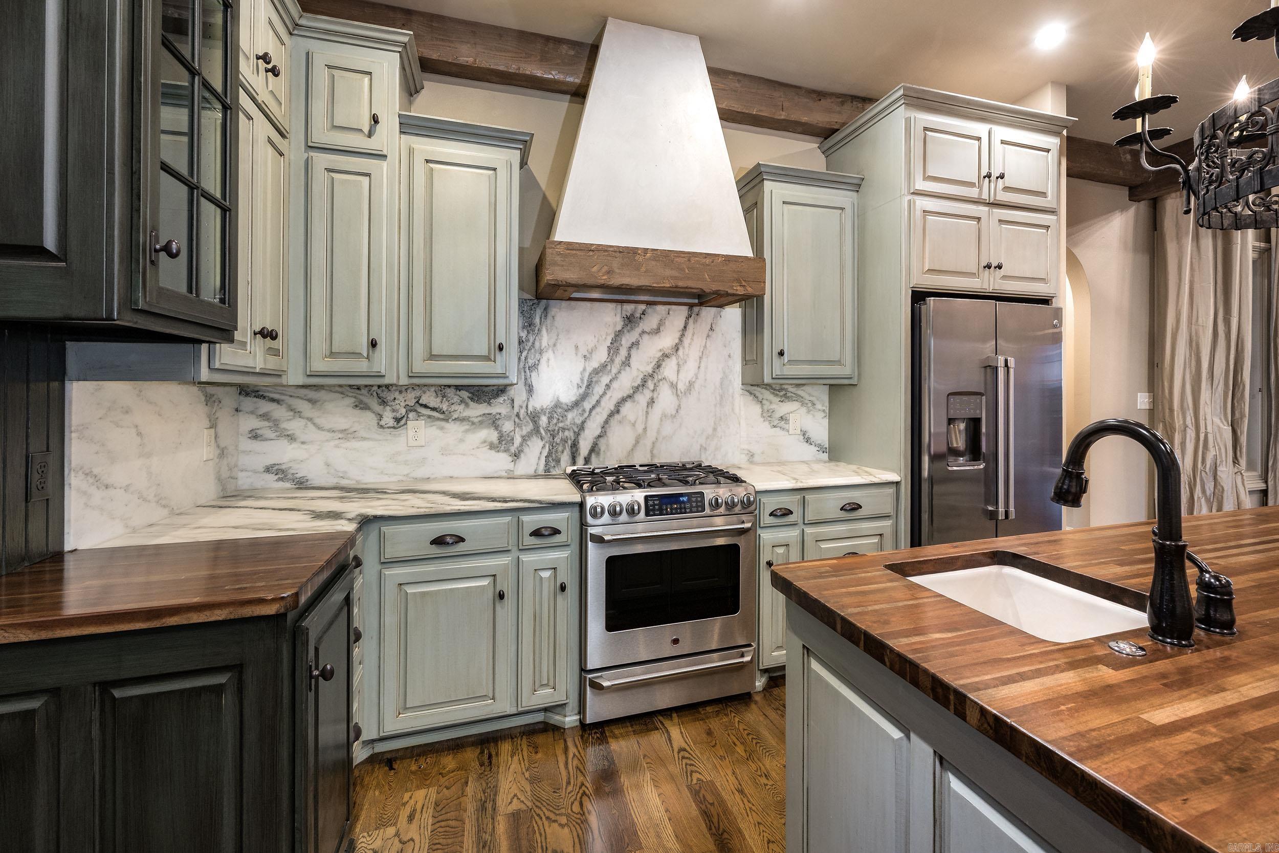 MOUNTAIN CREST ESTATES - Residential