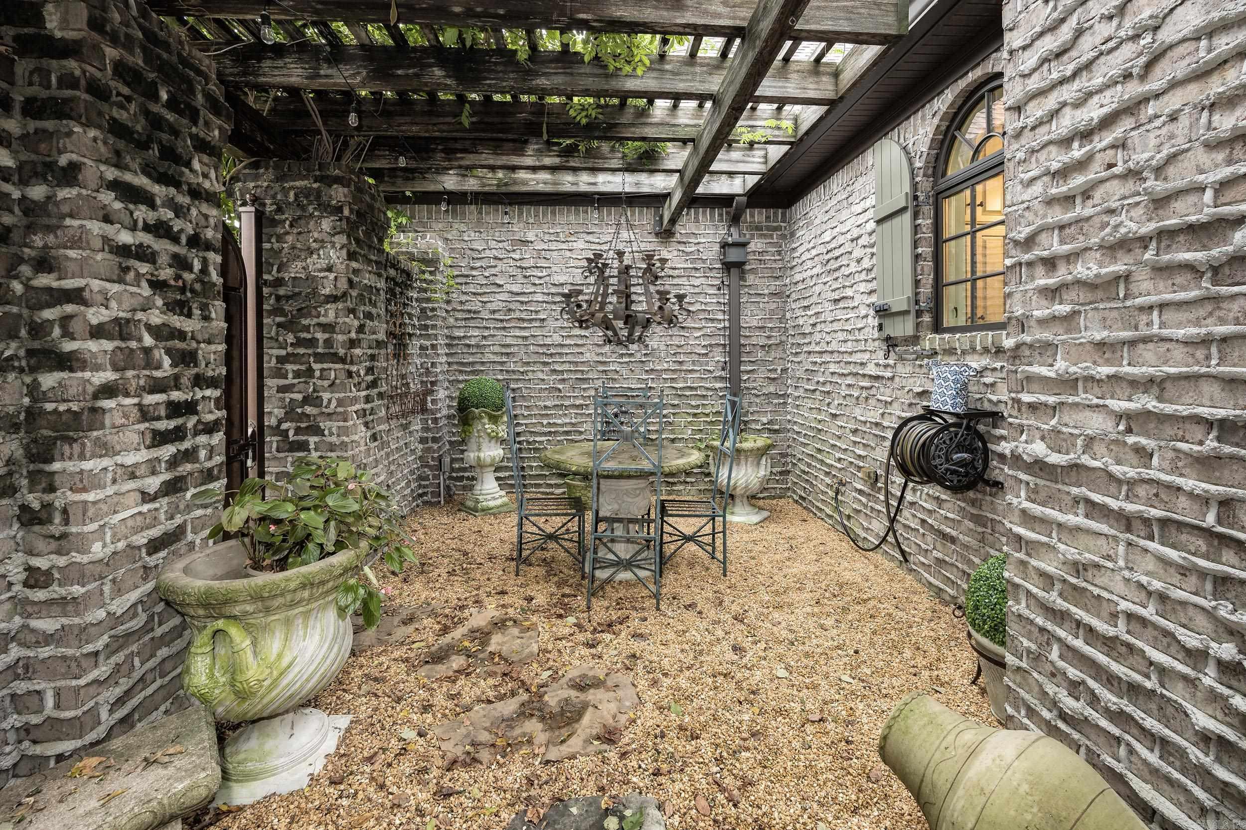 MOUNTAIN CREST ESTATES - Residential