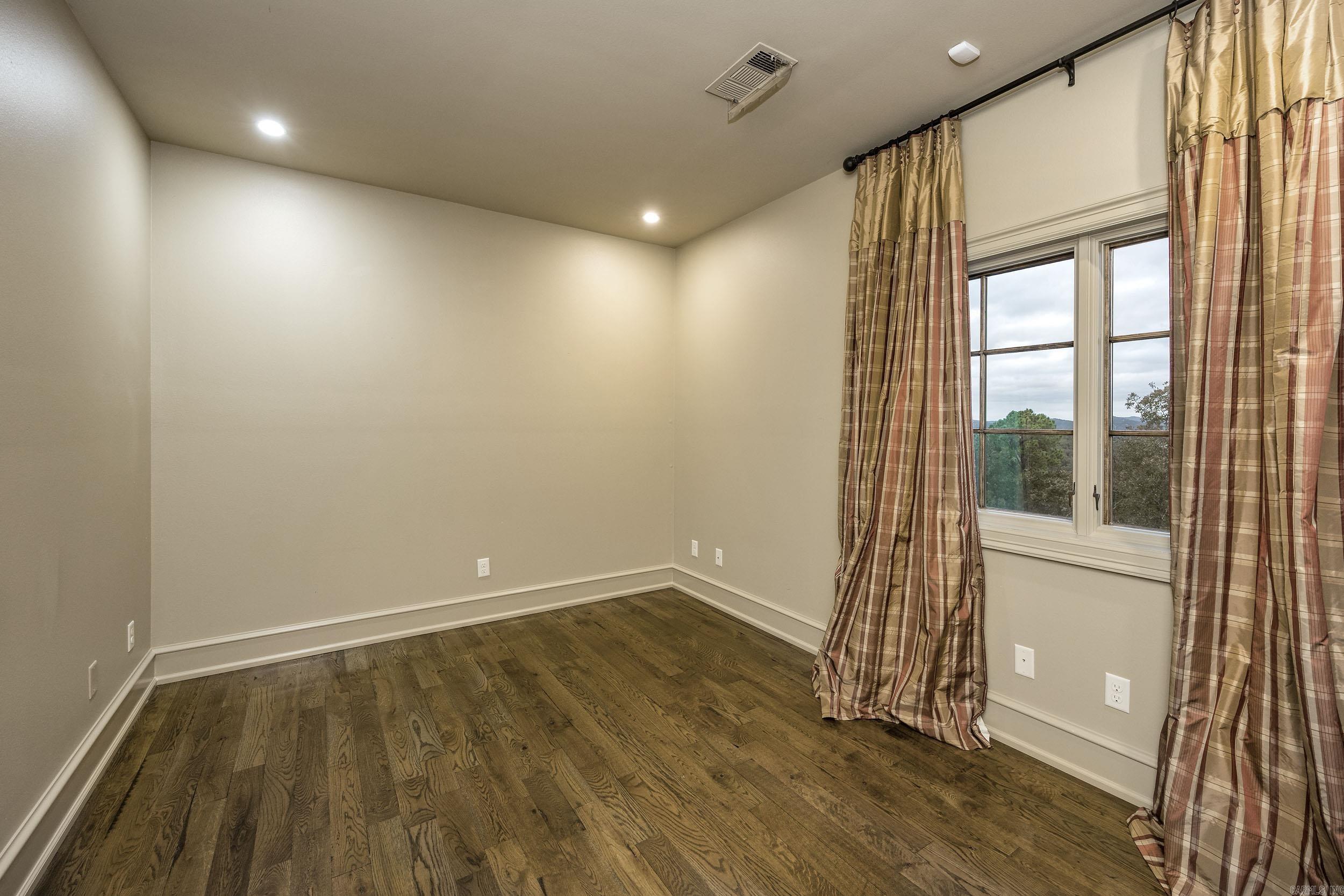 MOUNTAIN CREST ESTATES - Residential