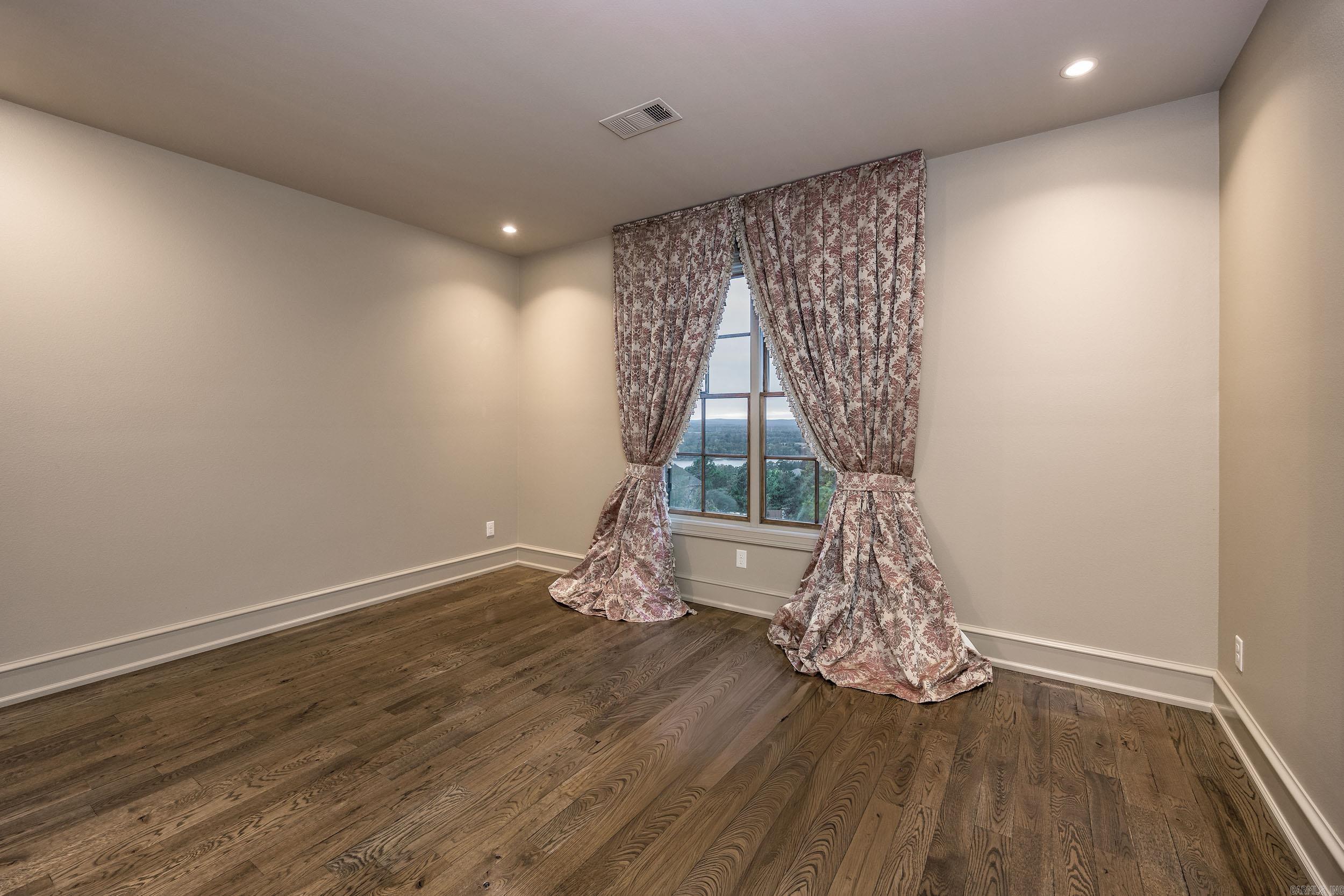 MOUNTAIN CREST ESTATES - Residential