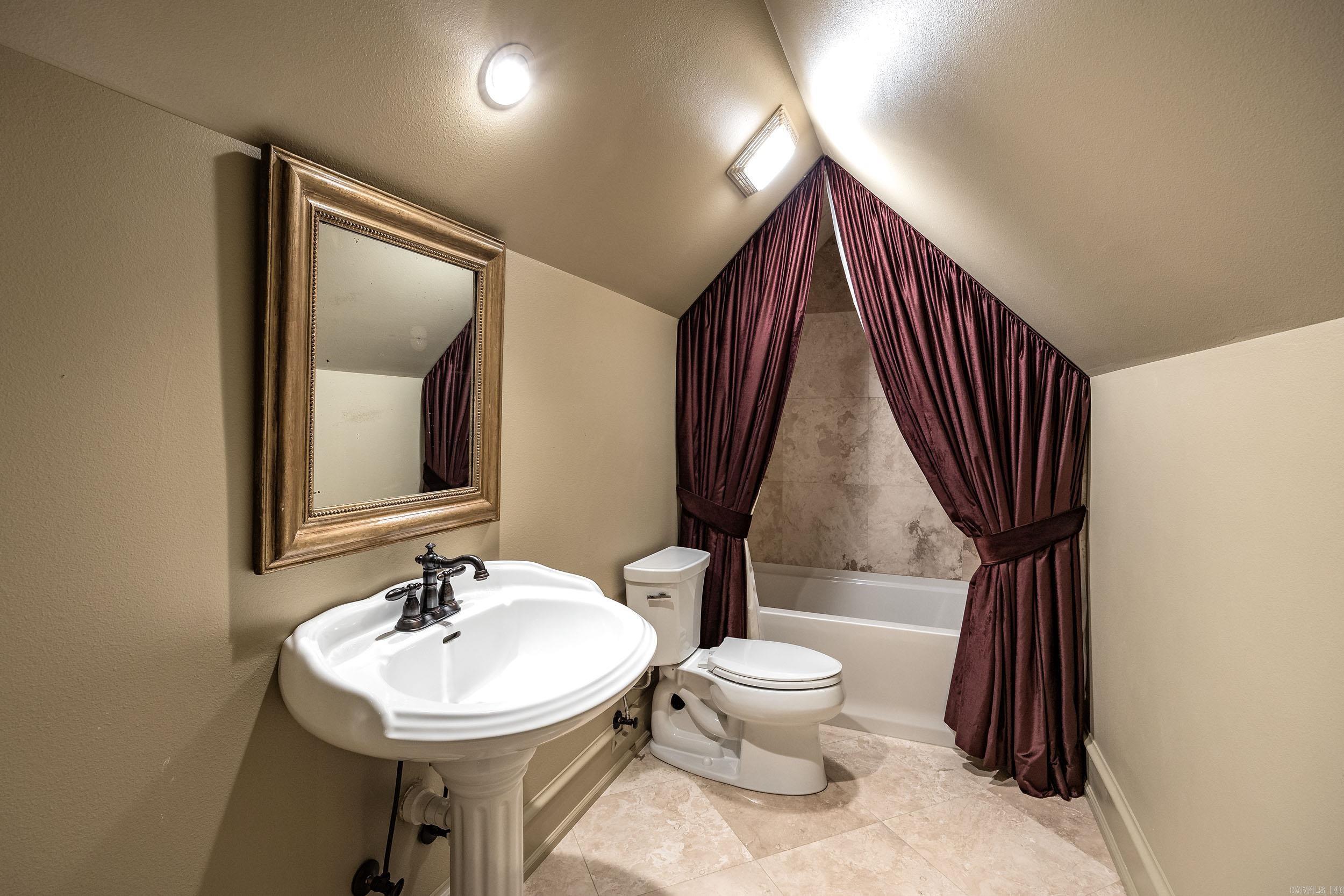 MOUNTAIN CREST ESTATES - Residential